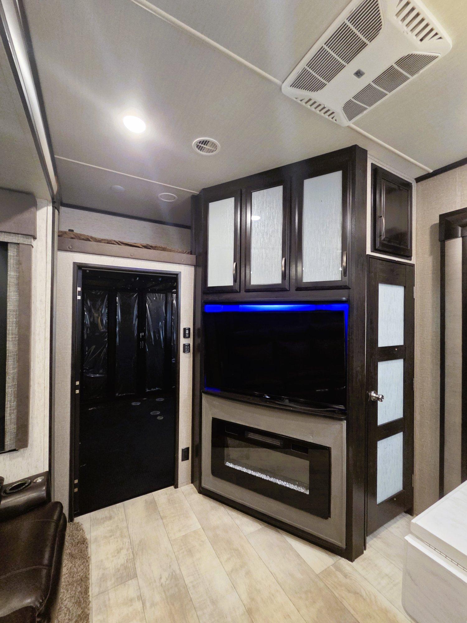 2019 Grand Design 2019 Grand Design Momentum M-Class - thumbnail 8