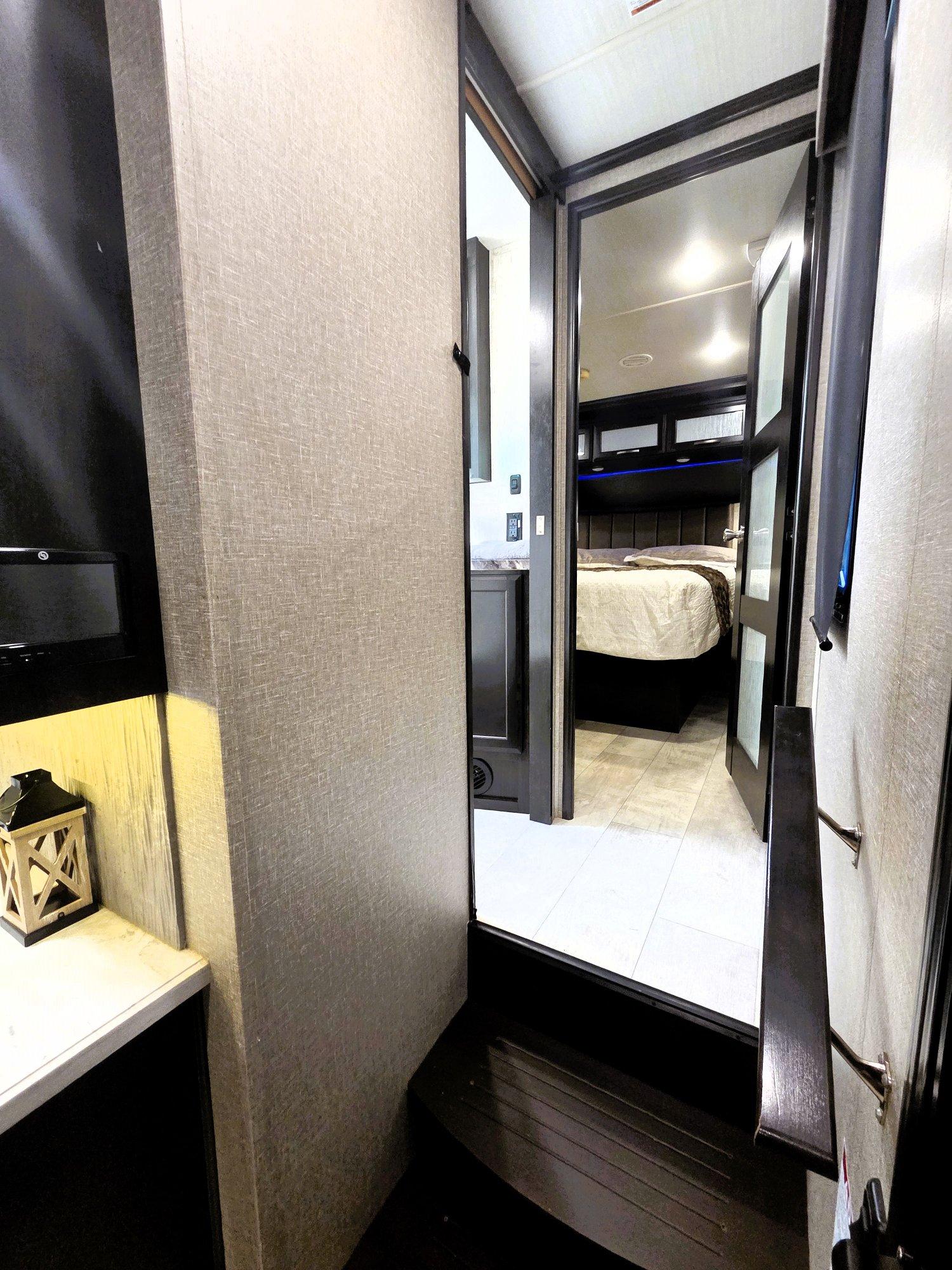 2019 Grand Design 2019 Grand Design Momentum M-Class - thumbnail 11