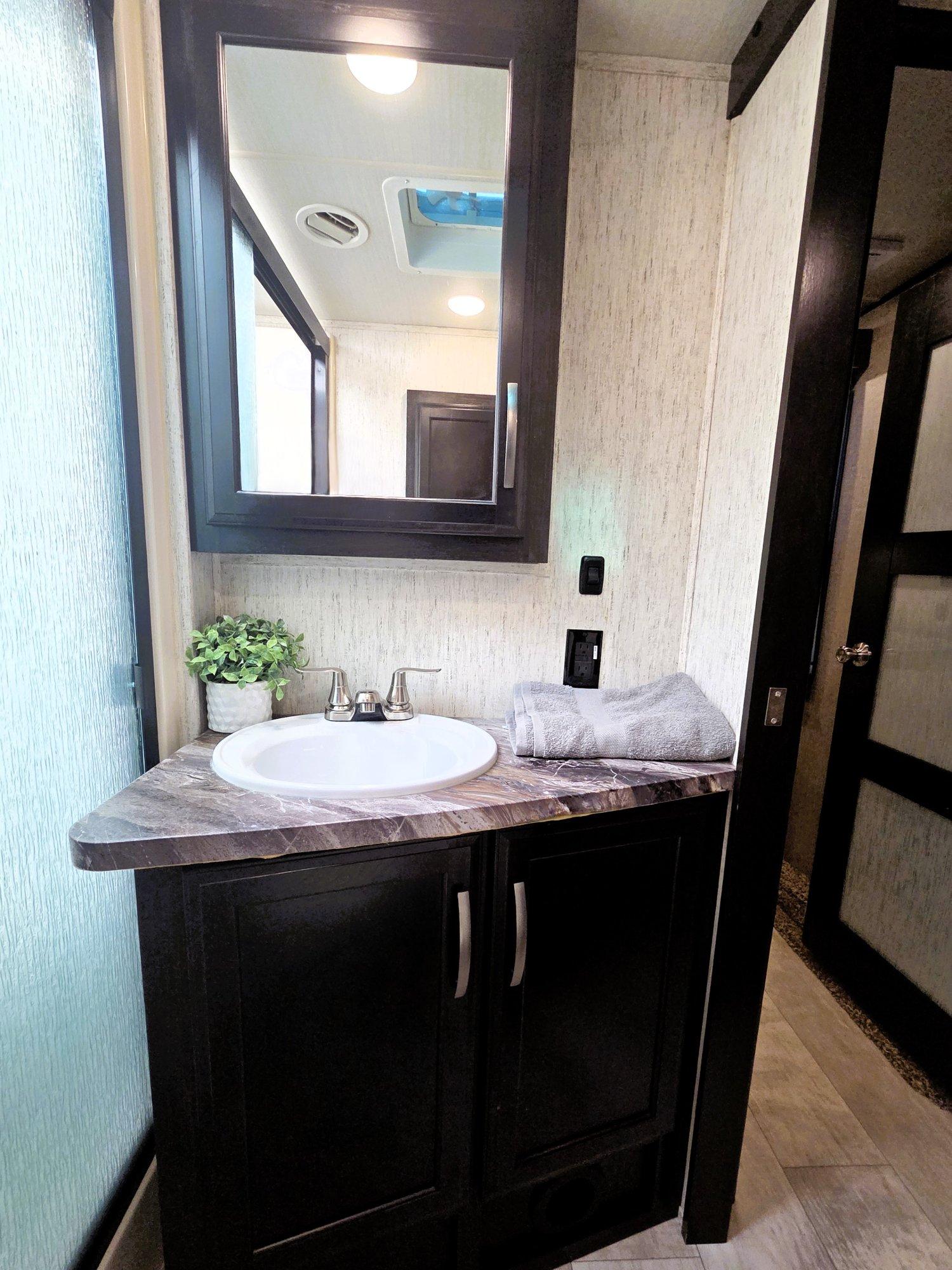 2019 Grand Design 2019 Grand Design Momentum M-Class - thumbnail 15