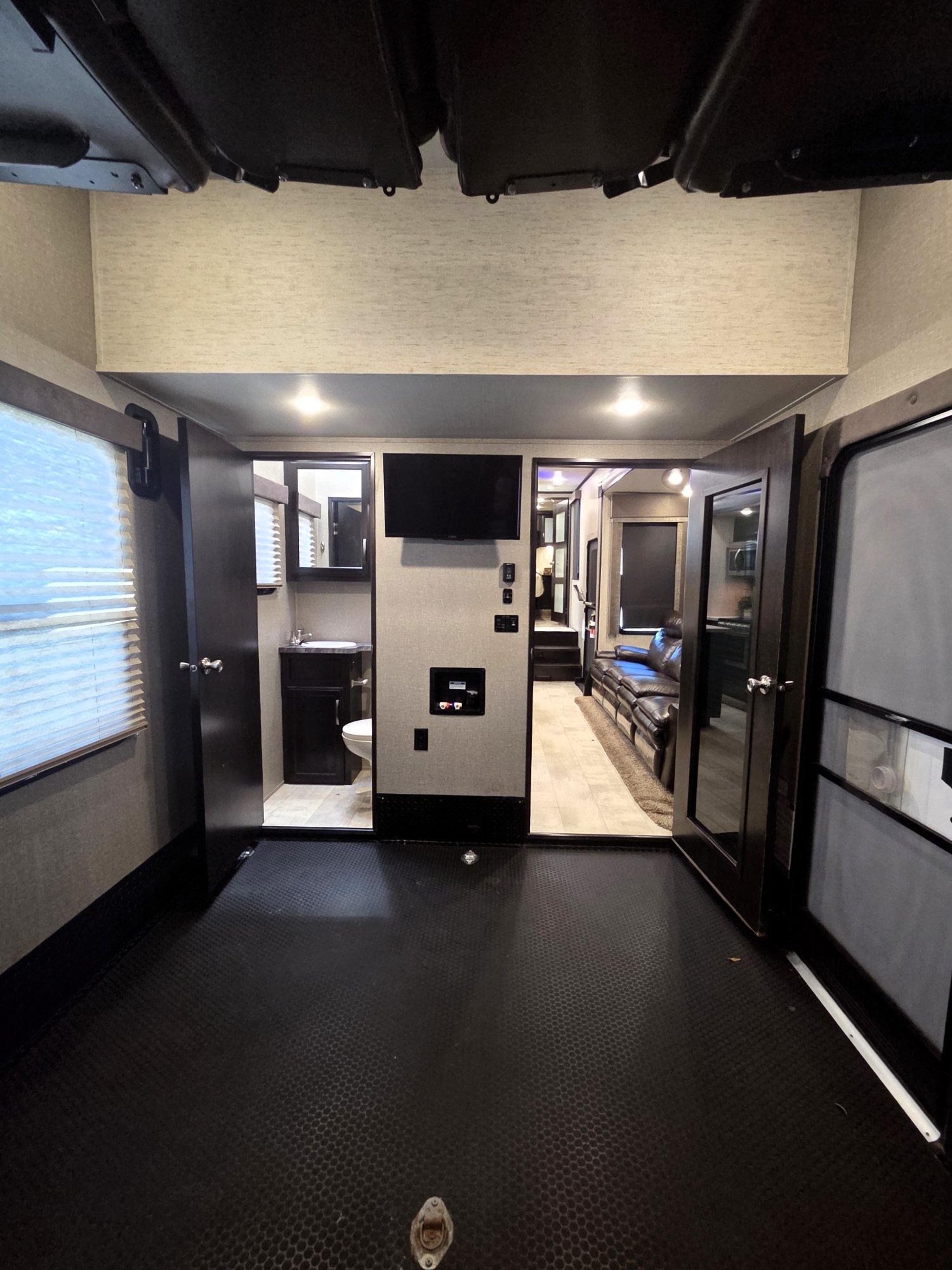 2019 Grand Design 2019 Grand Design Momentum M-Class - thumbnail 27