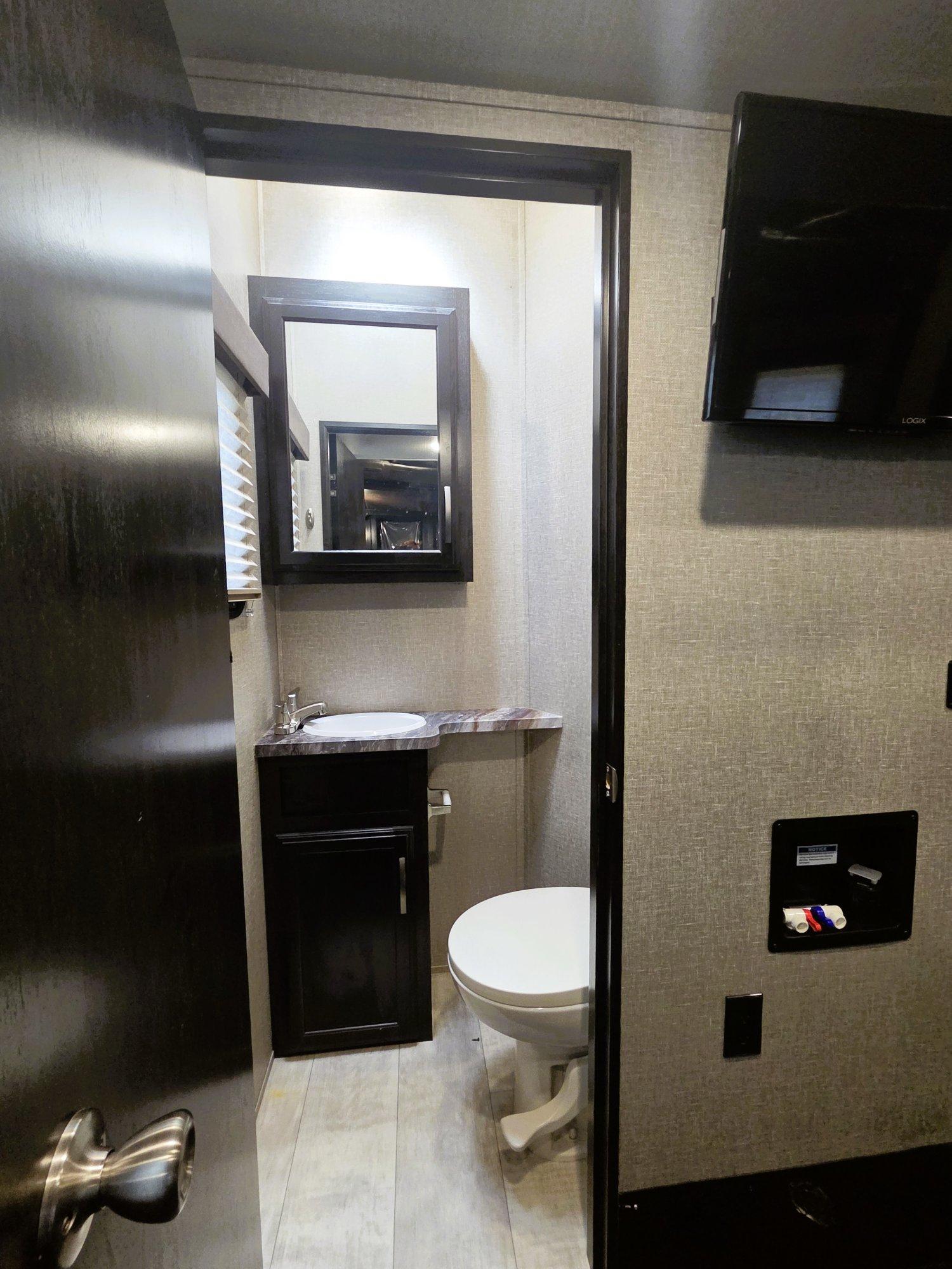 2019 Grand Design 2019 Grand Design Momentum M-Class - thumbnail 28