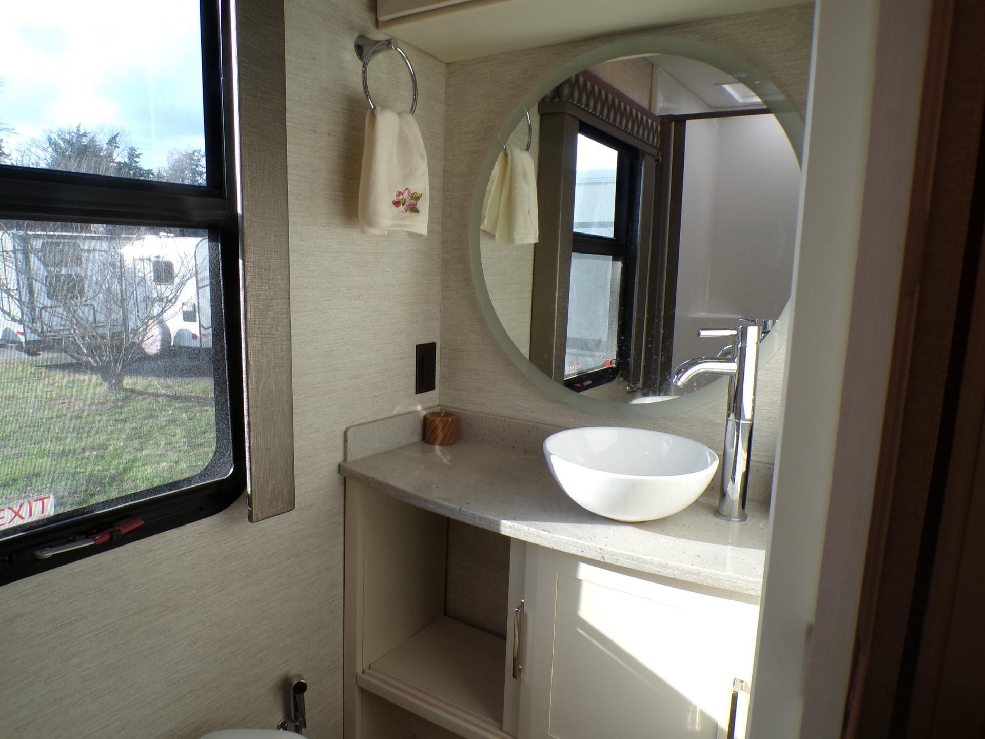 2023 Tiffin Motorhomes 2023 Tiffin Motorhomes Wayfarer - thumbnail 49