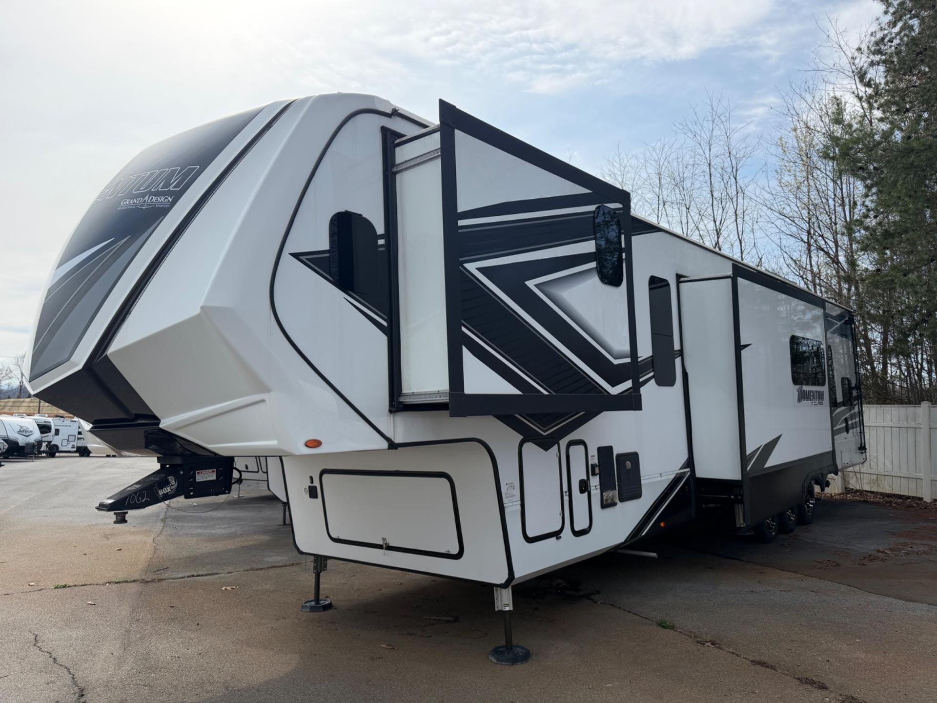 2023 Grand Design 2023 Grand Design Momentum M-Class - thumbnail 3