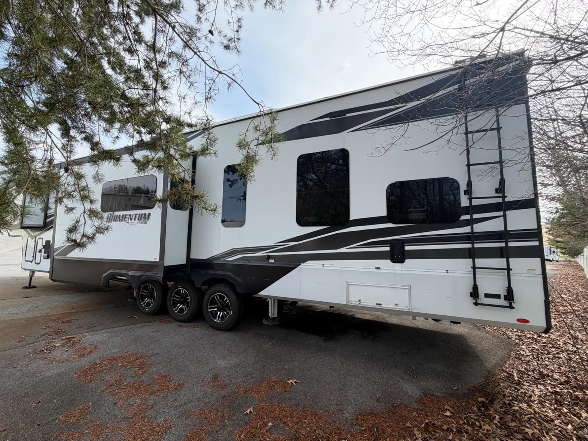 2023 Grand Design 2023 Grand Design Momentum M-Class - thumbnail 4