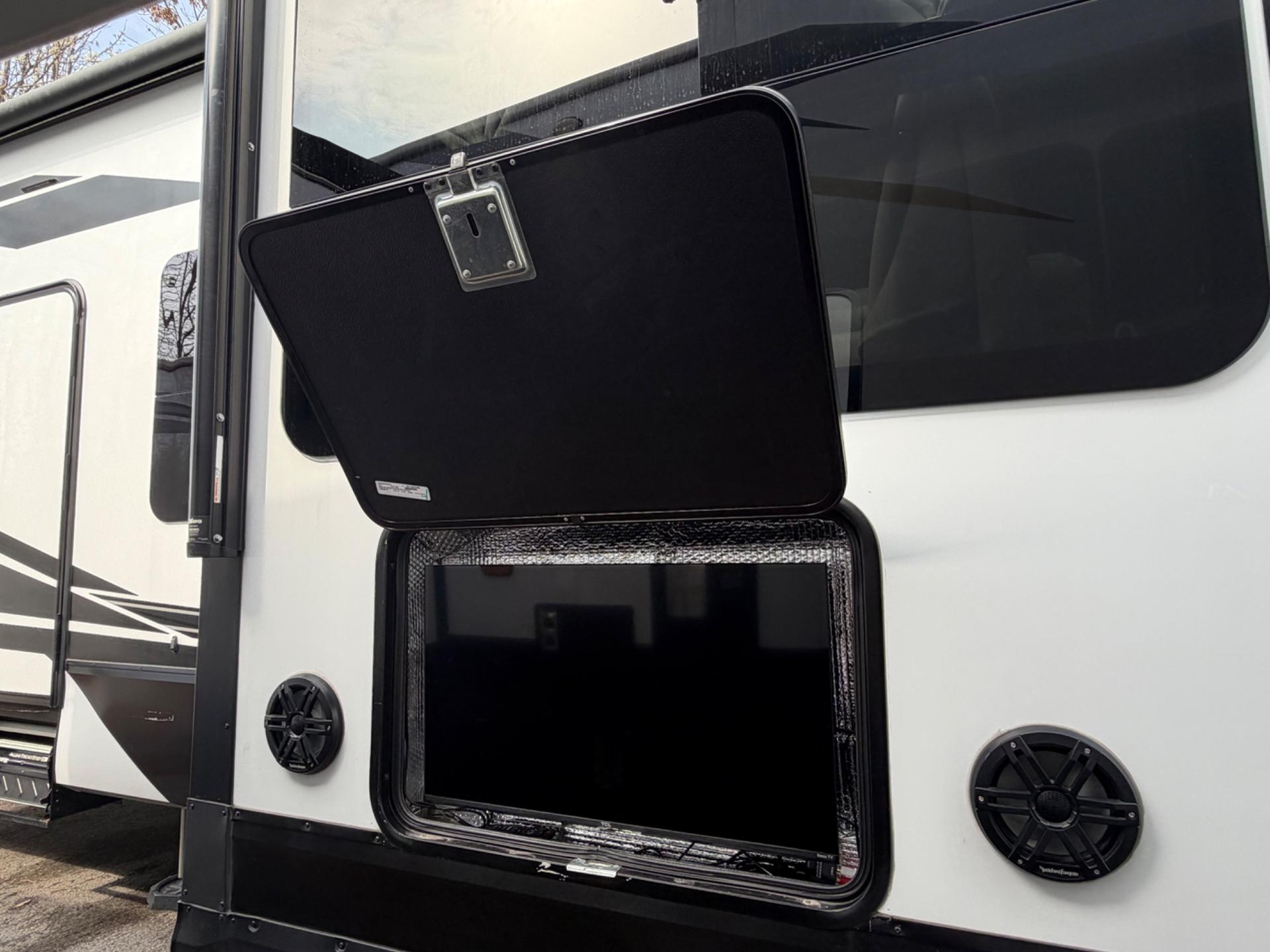 2023 Grand Design 2023 Grand Design Momentum M-Class - thumbnail 6