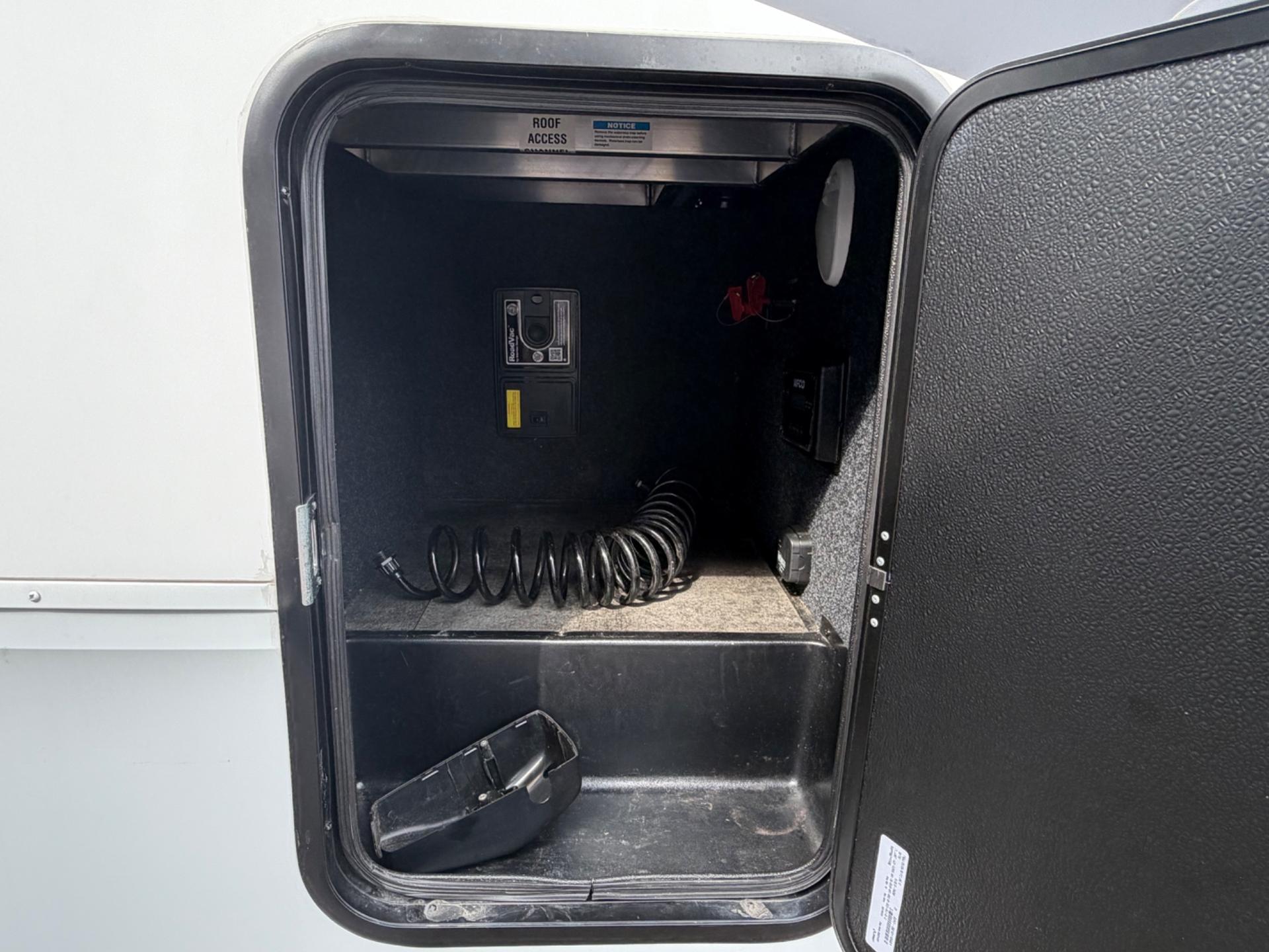 2023 Grand Design 2023 Grand Design Momentum M-Class - thumbnail 7