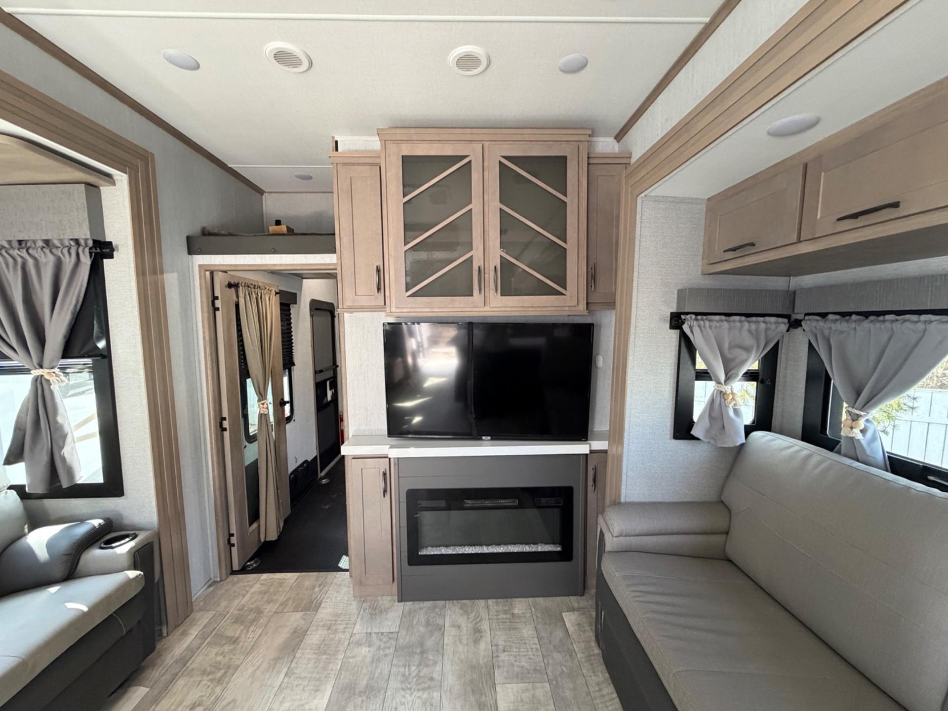 2023 Grand Design 2023 Grand Design Momentum M-Class - thumbnail 14