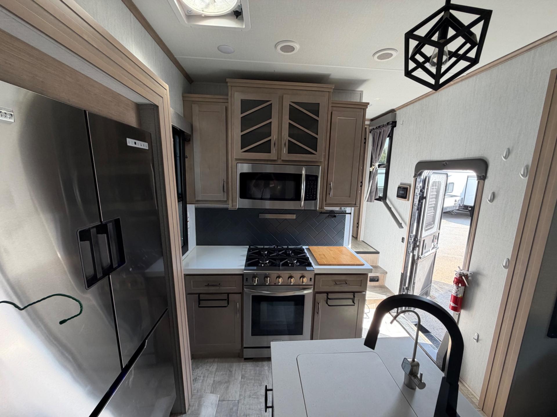 2023 Grand Design 2023 Grand Design Momentum M-Class - thumbnail 15