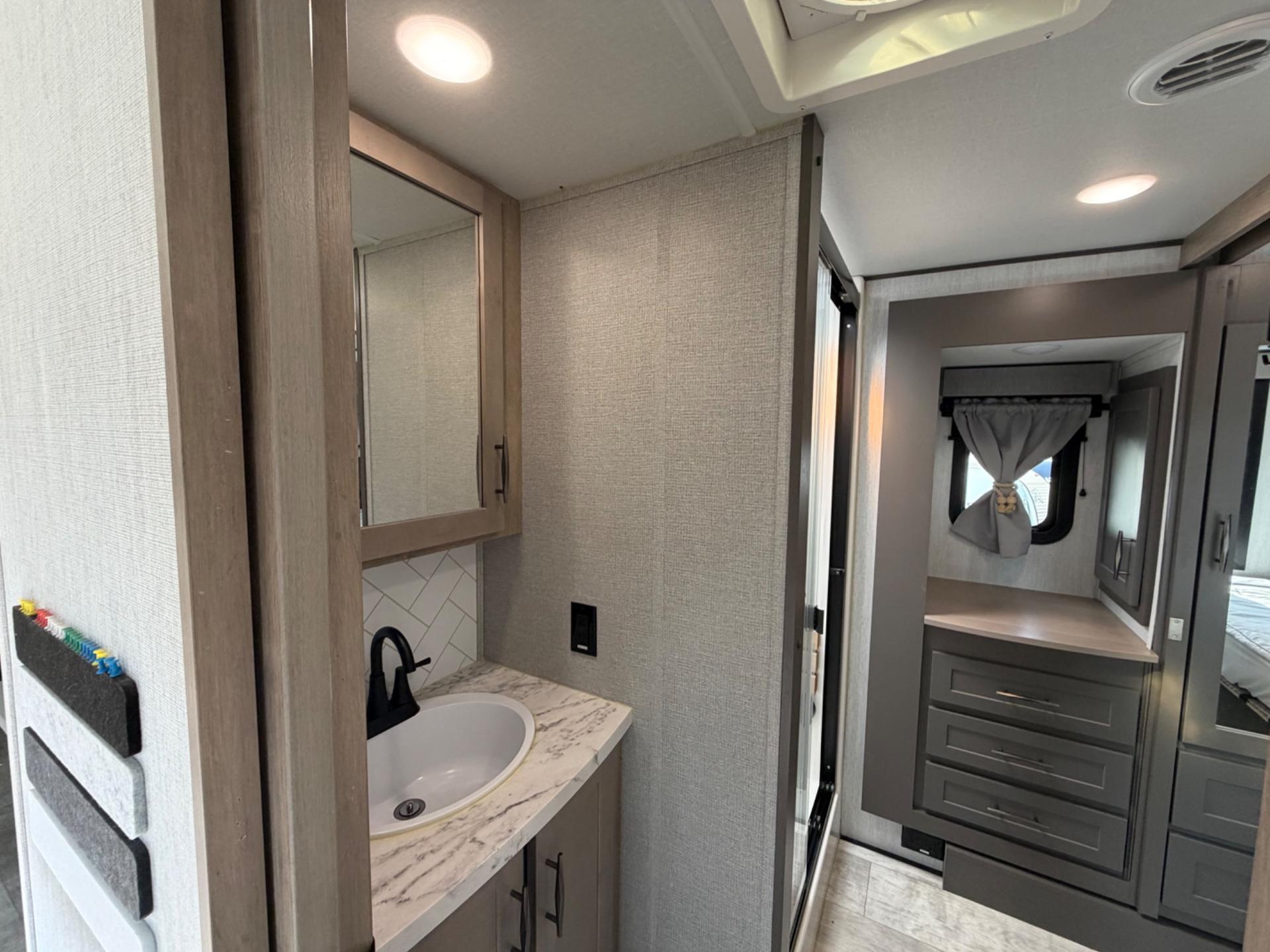 2023 Grand Design 2023 Grand Design Momentum M-Class - thumbnail 18