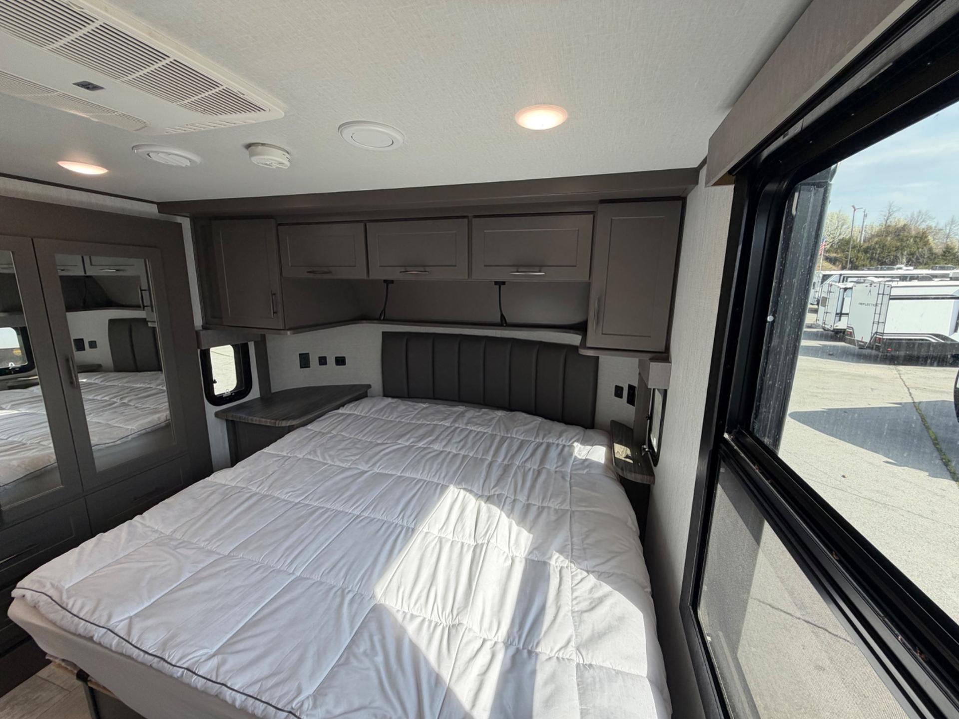 2023 Grand Design 2023 Grand Design Momentum M-Class - thumbnail 20