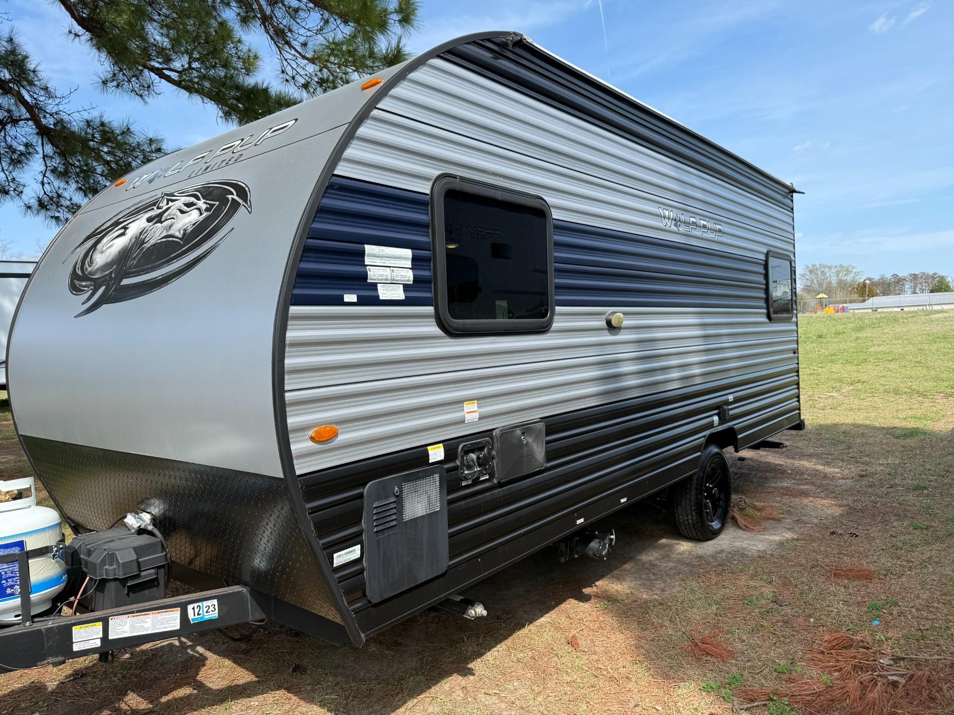 2022 Forest River 2022 Forest River Cherokee Wolf Pup - thumbnail 3