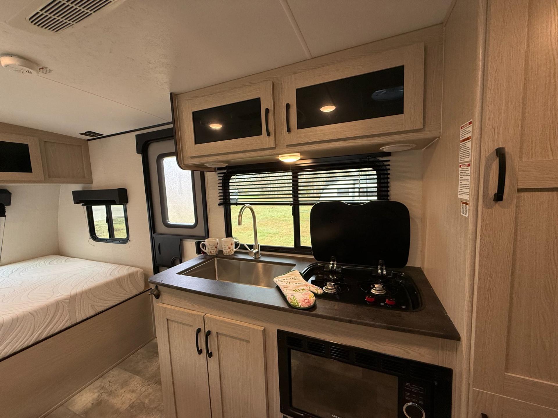 2022 Coachmen 2022 Coachmen Apex Nano - thumbnail 9