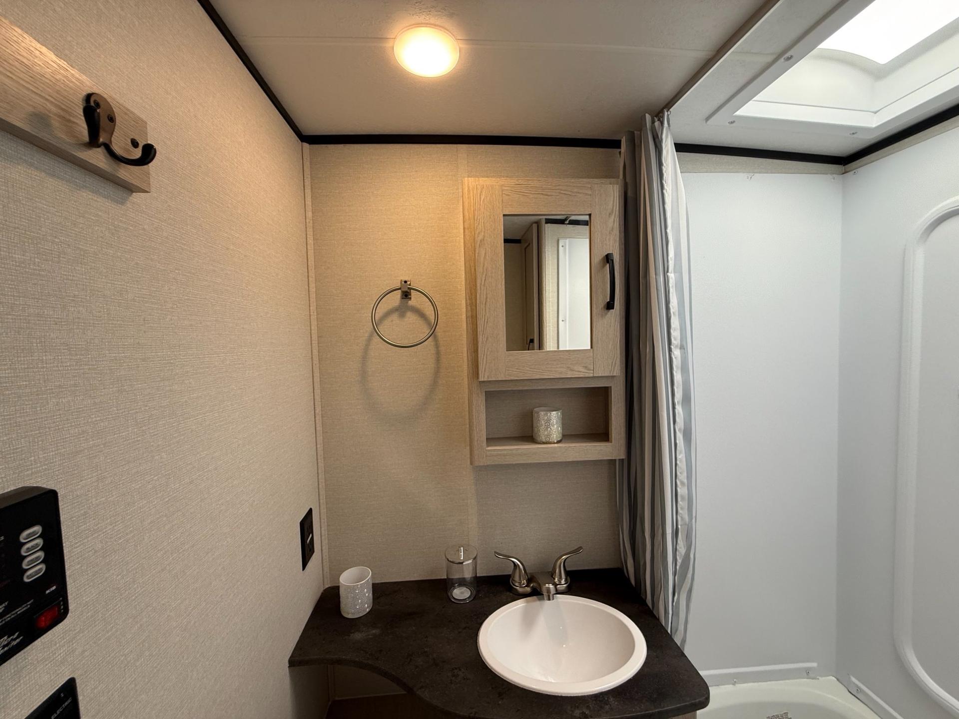2022 Coachmen 2022 Coachmen Apex Nano - thumbnail 20