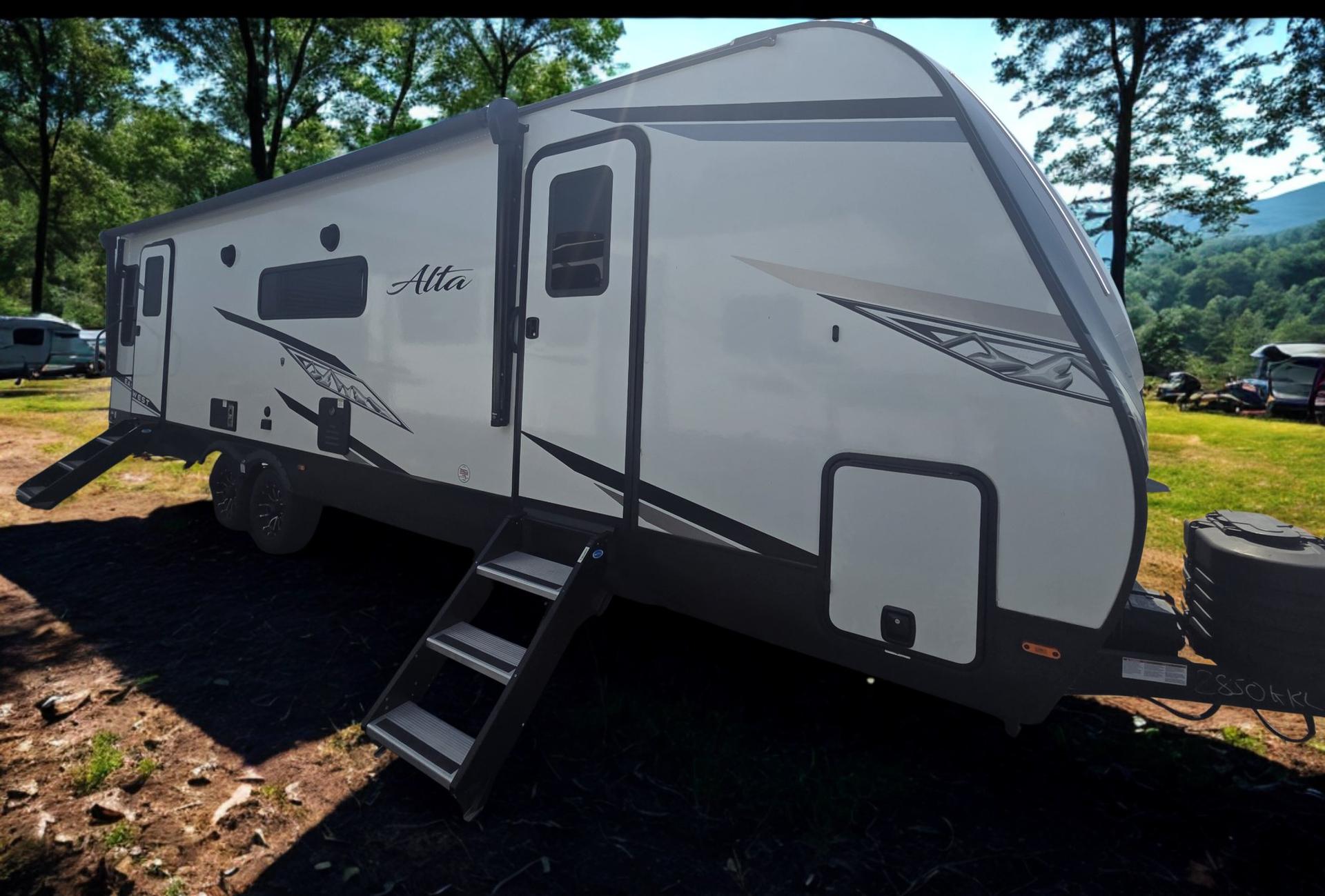 2024 East to West Alta 2850KRL