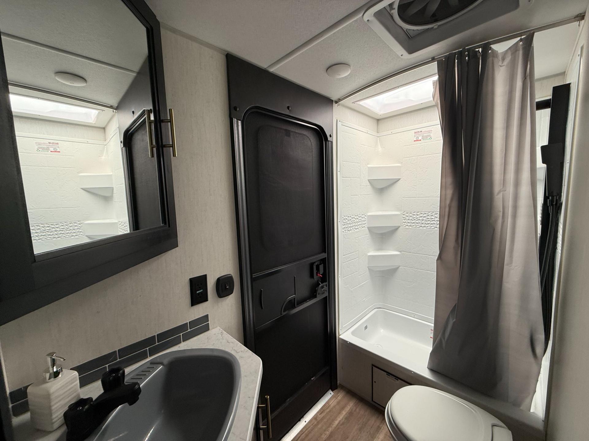 2023 Forest River 2023 Forest River Cherokee Grey Wolf Black Label - thumbnail 19