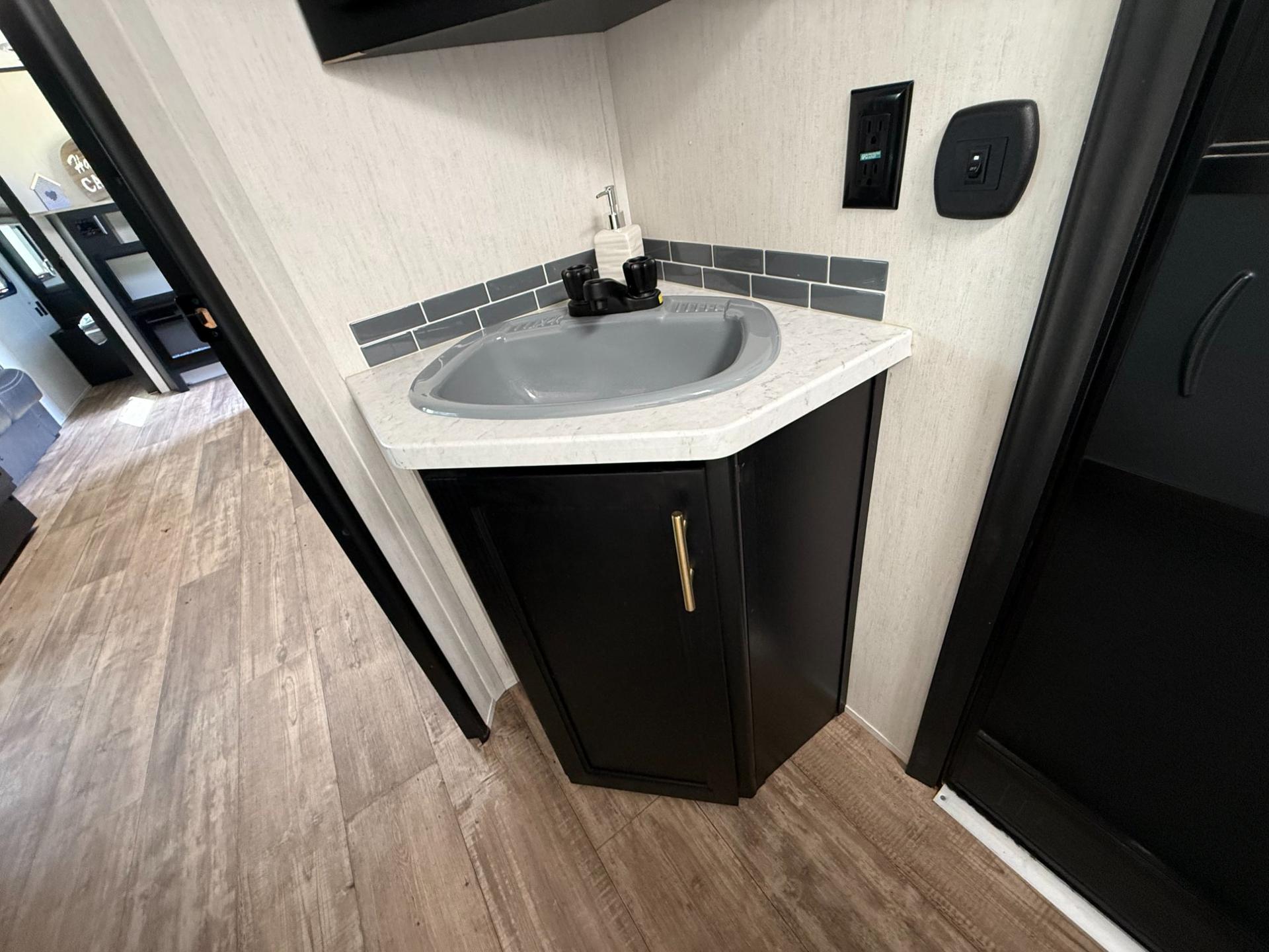 2023 Forest River 2023 Forest River Cherokee Grey Wolf Black Label - thumbnail 23