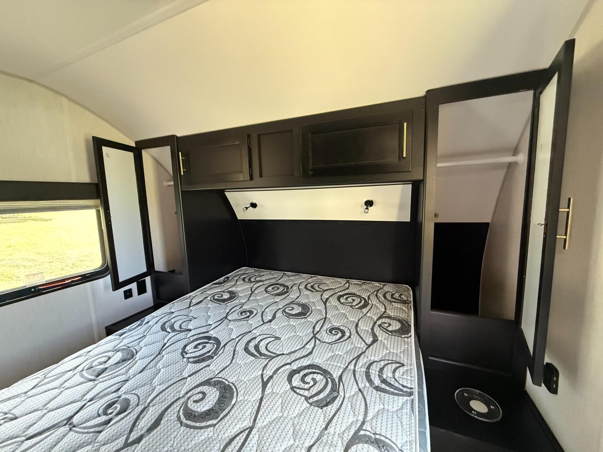 2023 Forest River 2023 Forest River Cherokee Grey Wolf Black Label - thumbnail 25