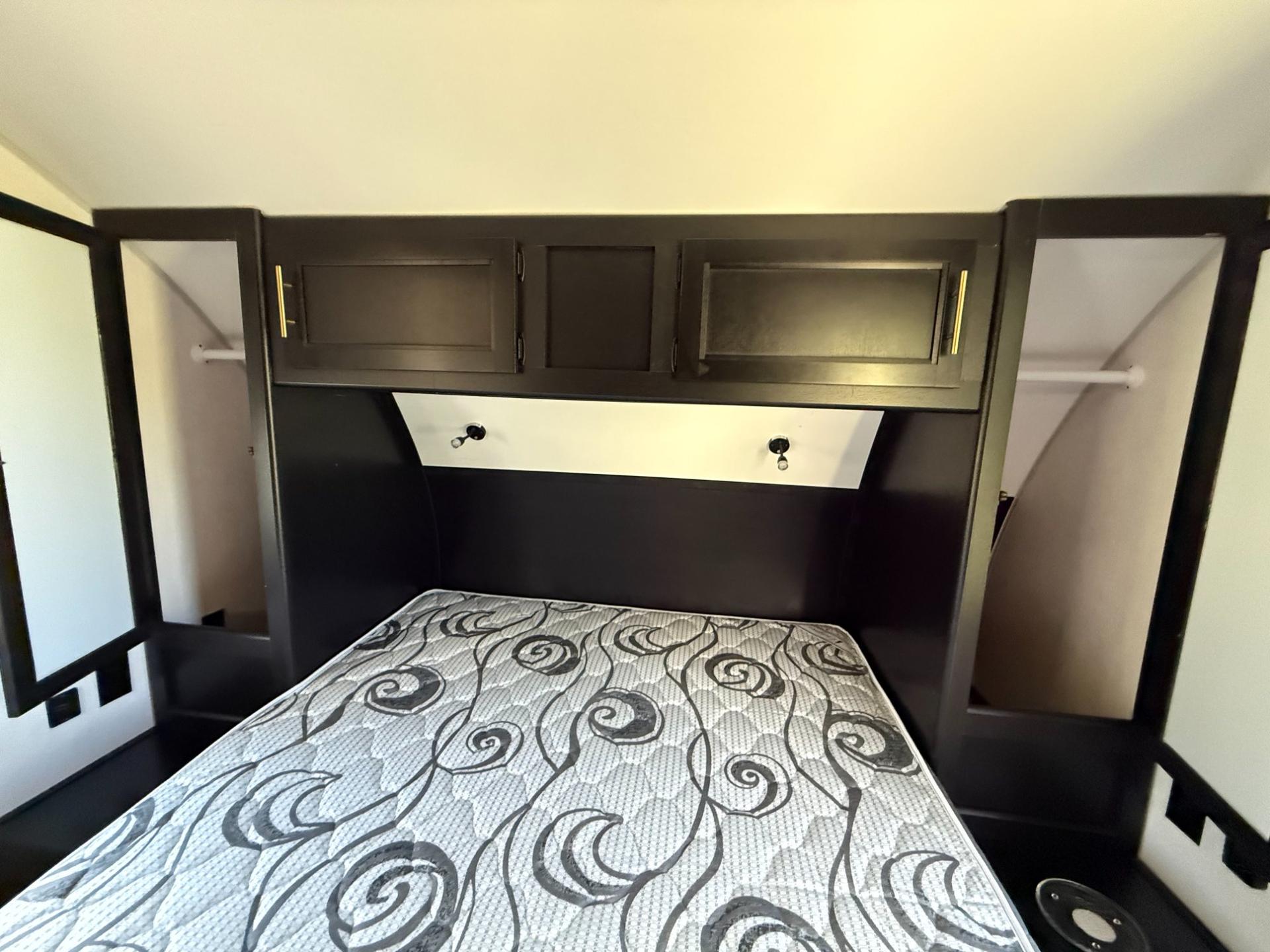 2023 Forest River 2023 Forest River Cherokee Grey Wolf Black Label - thumbnail 26