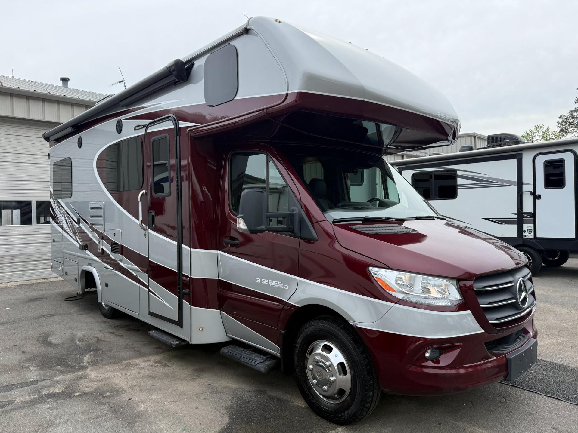 2022 Dynamax RV Isata 3 24RW