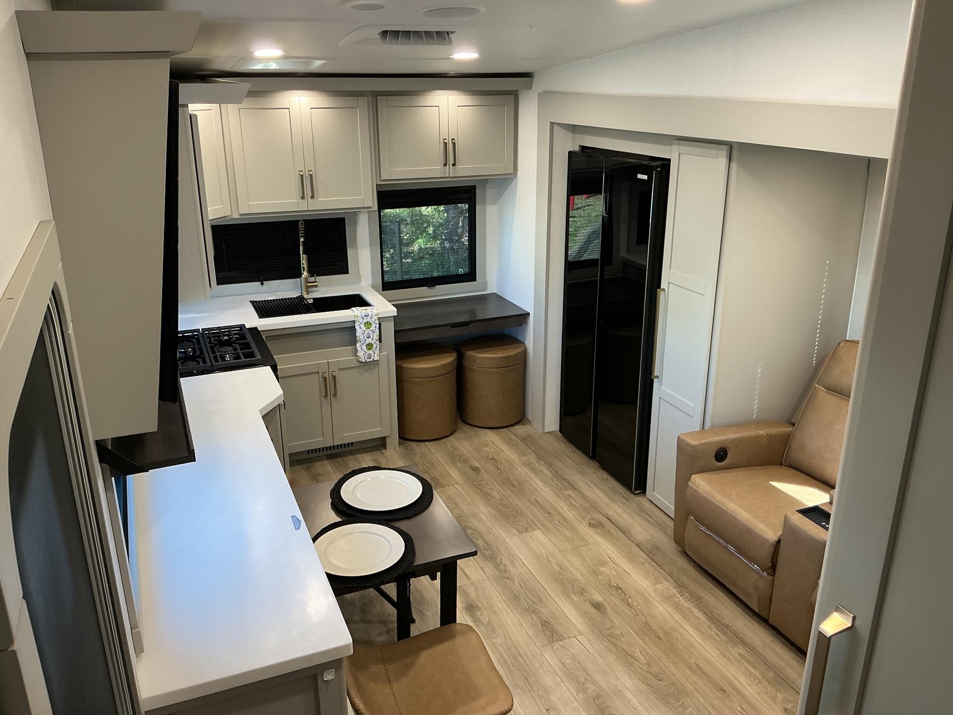 2025 Brinkley RV 2025 Brinkley RV Model Z - thumbnail 4