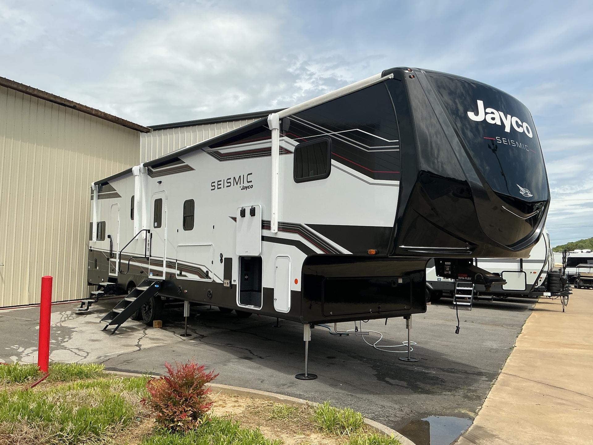 2026 Jayco Seismic 359