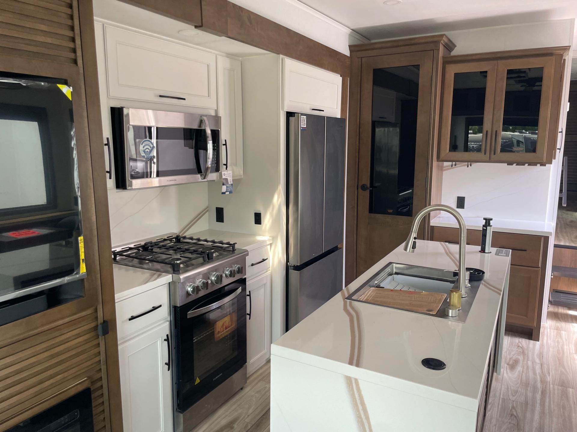 2026 Keystone RV 2026 Keystone RV Montana - thumbnail 12