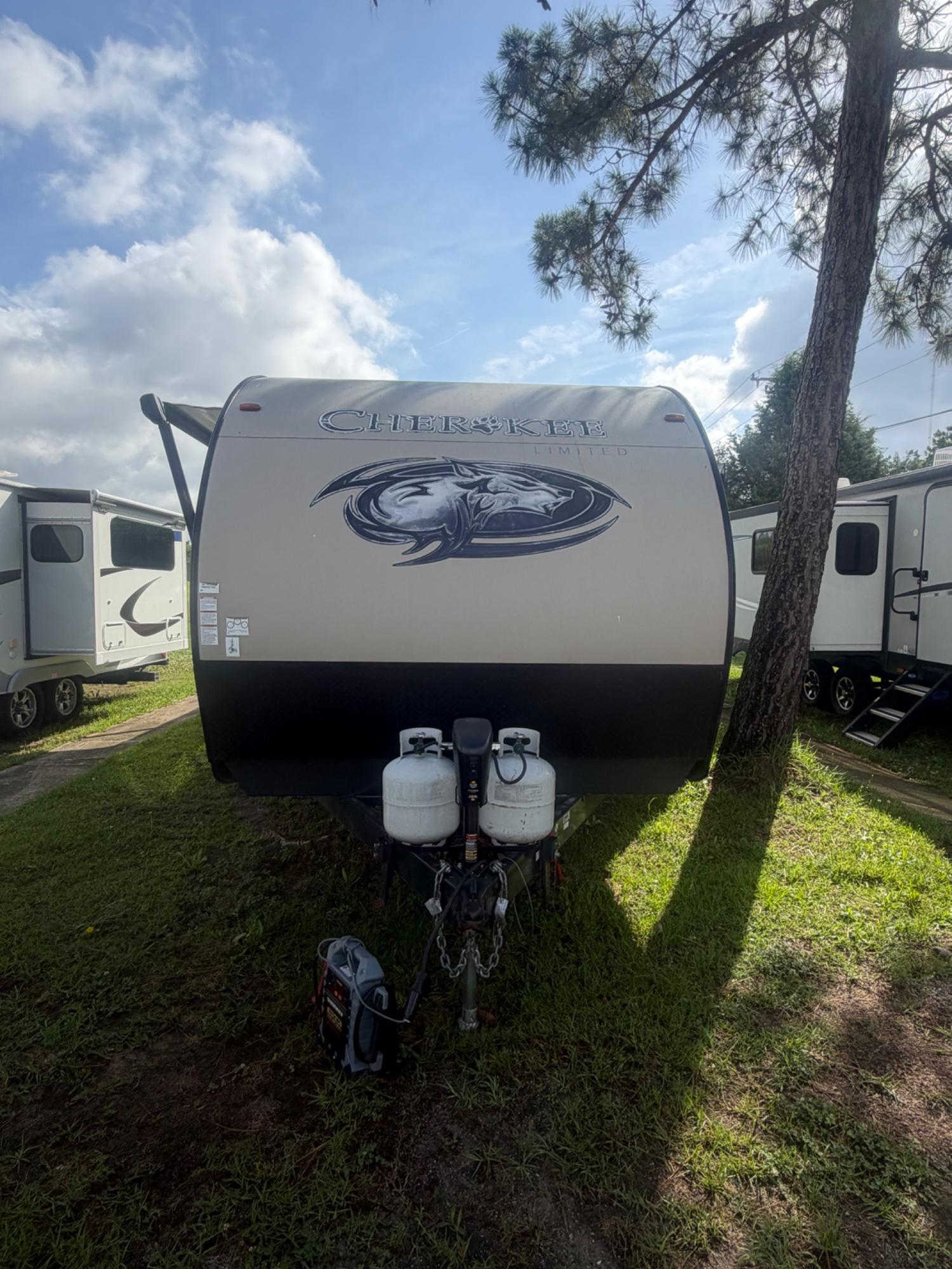 2017 Cherokee Grey Wolf 274DBH