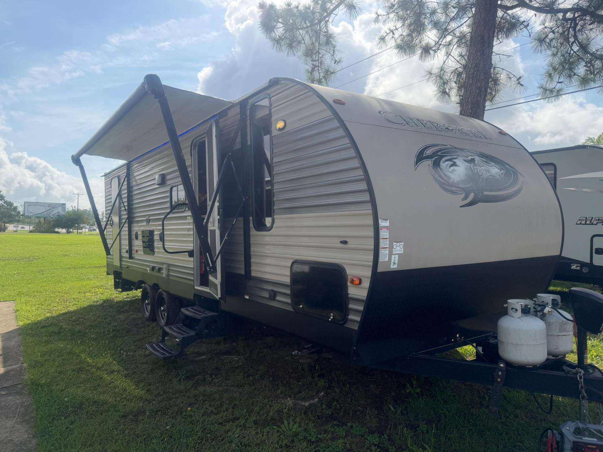 2017 Cherokee Grey Wolf 274DBH
