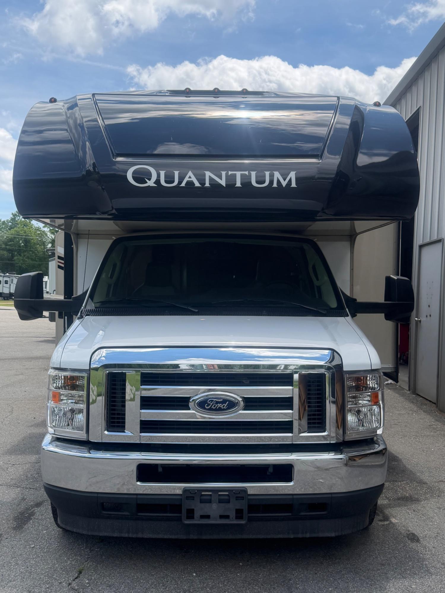 2021 Thor Motor Coach 2021 Thor Motor Coach Quantum - thumbnail 4