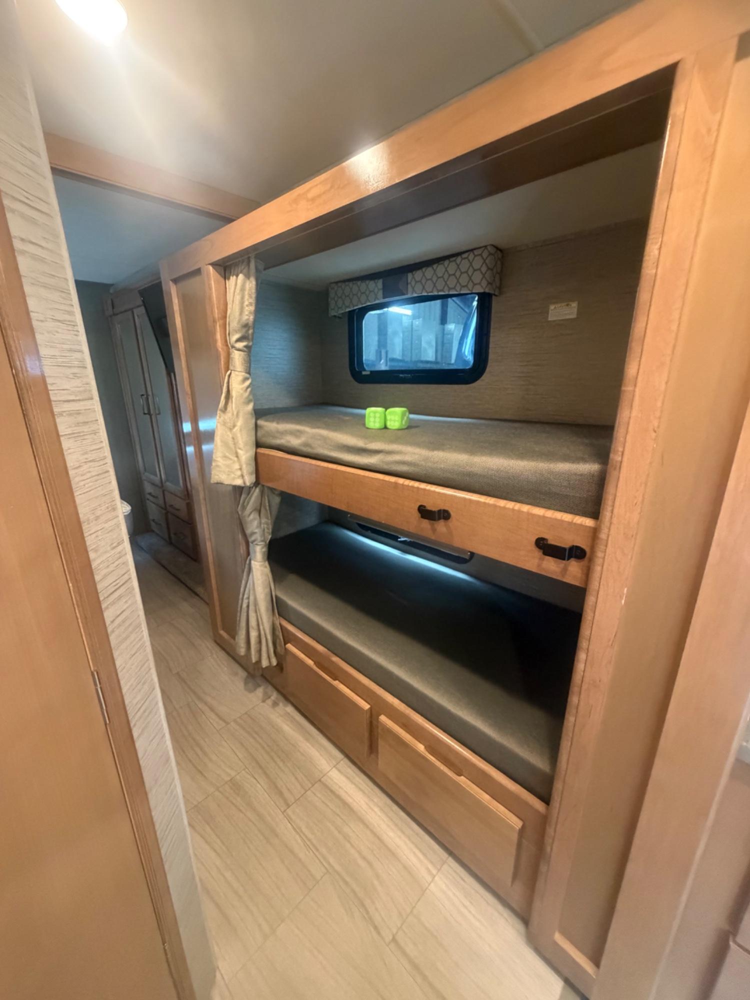 2021 Thor Motor Coach 2021 Thor Motor Coach Quantum - thumbnail 19