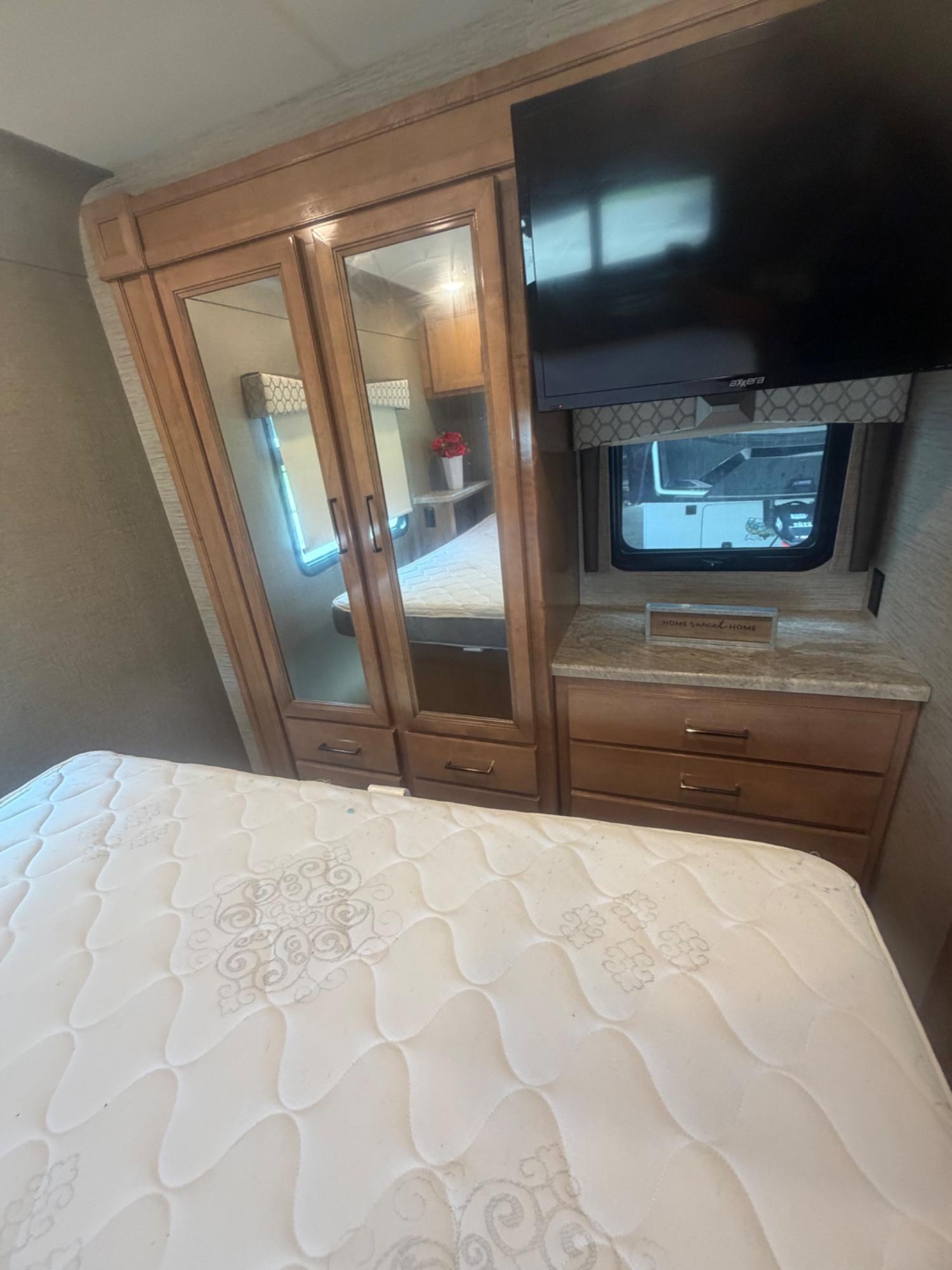 2021 Thor Motor Coach 2021 Thor Motor Coach Quantum - thumbnail 22