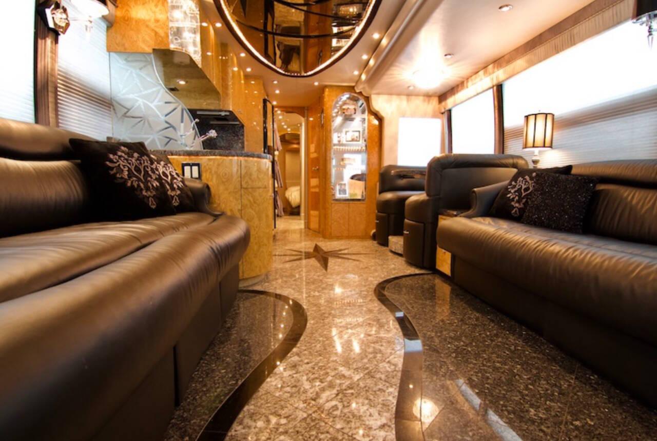 2006 Prevost 2006 Prevost Millennium - thumbnail 3