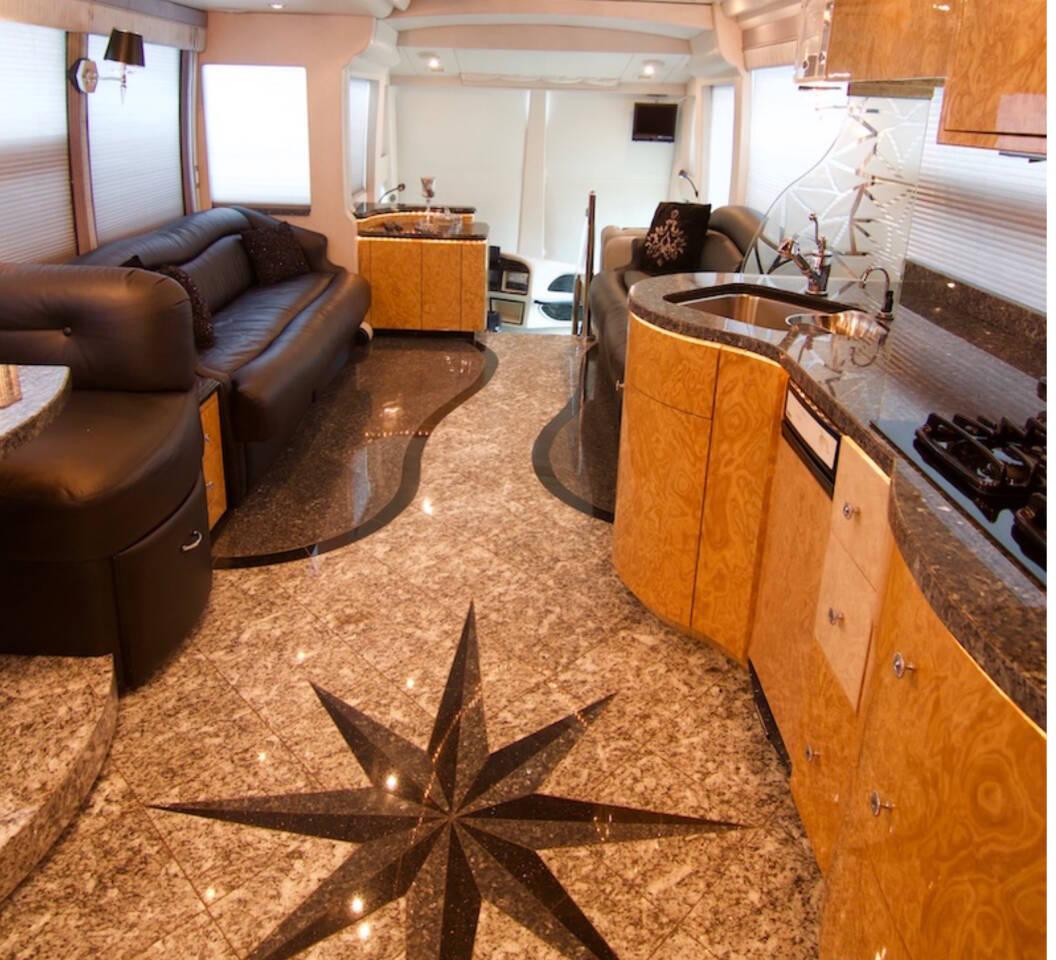 2006 Prevost 2006 Prevost Millennium - thumbnail 4