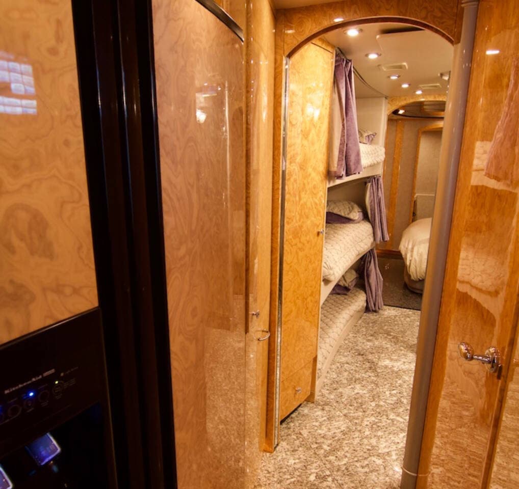 2006 Prevost 2006 Prevost Millennium - thumbnail 8