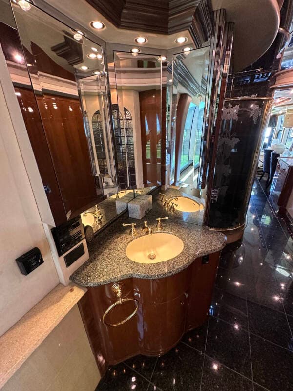 2001 Prevost 2001 Prevost Liberty - thumbnail 45