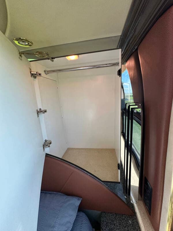 2001 Prevost 2001 Prevost Liberty - thumbnail 55
