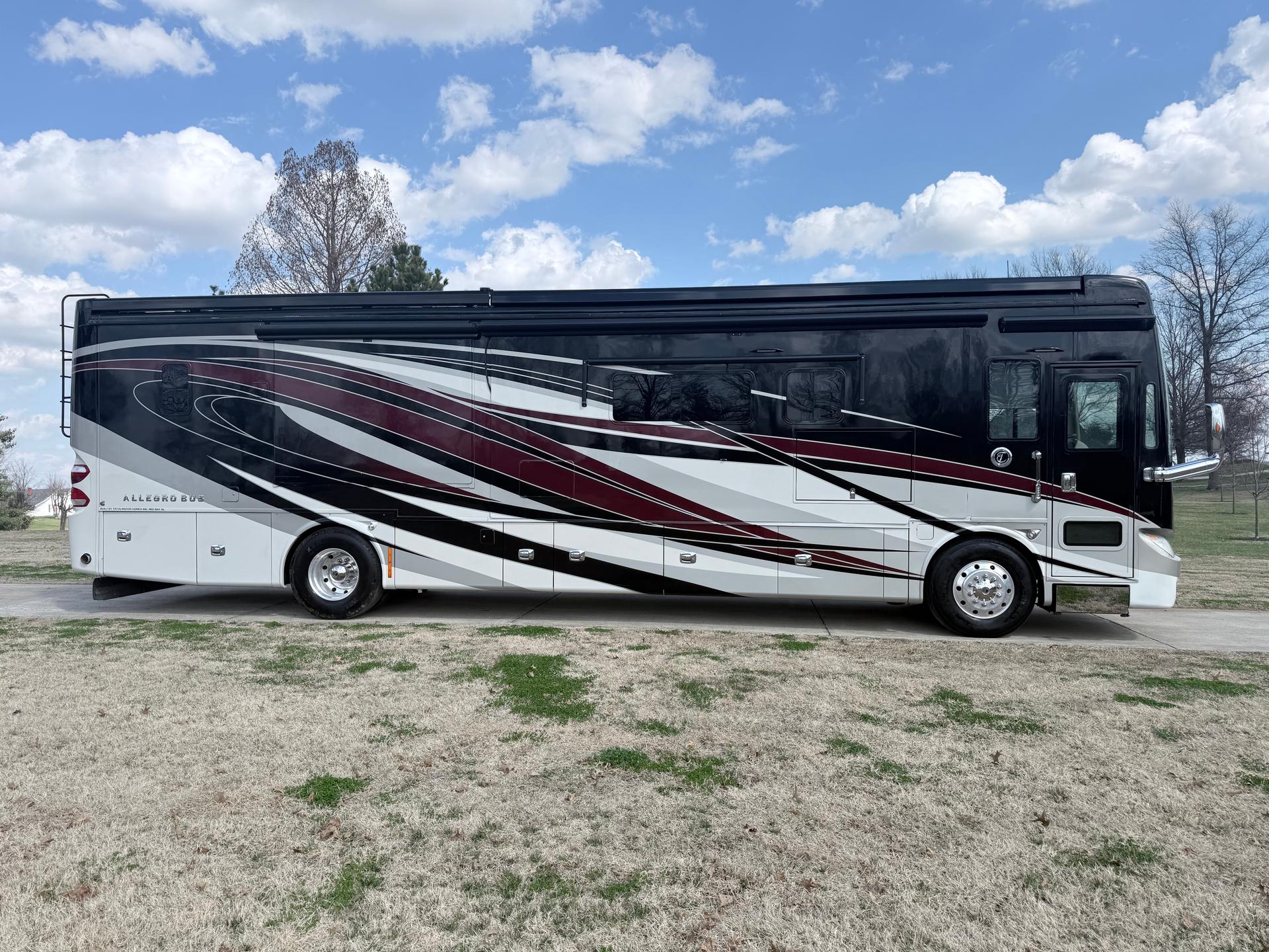 2017 Tiffin Motorhomes 2017 Tiffin Motorhomes Allegro Bus - thumbnail 4