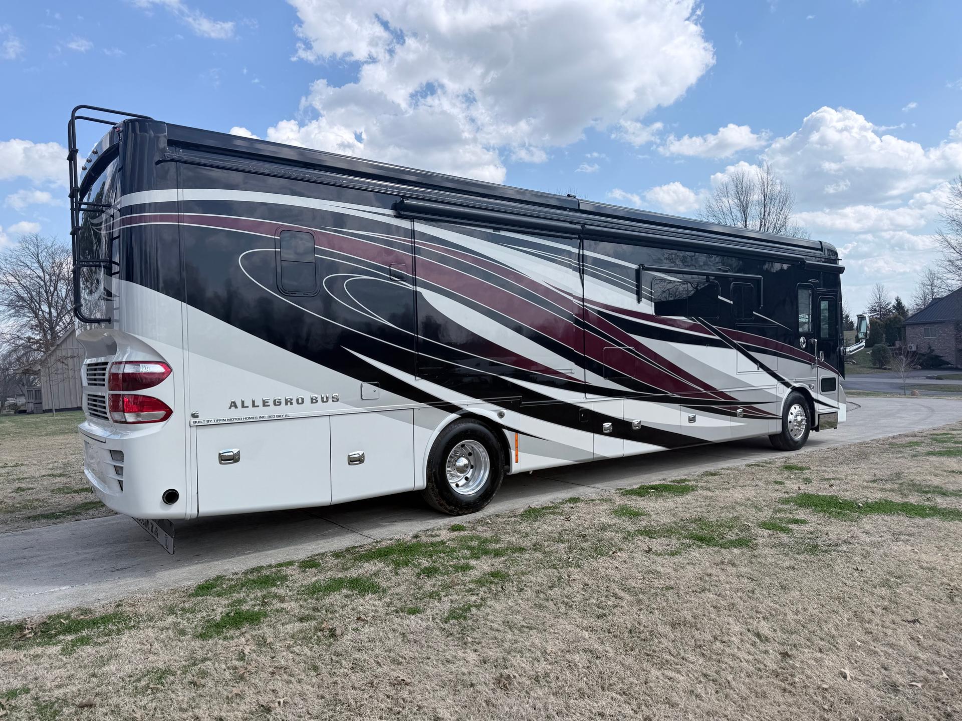 2017 Tiffin Motorhomes 2017 Tiffin Motorhomes Allegro Bus - thumbnail 5