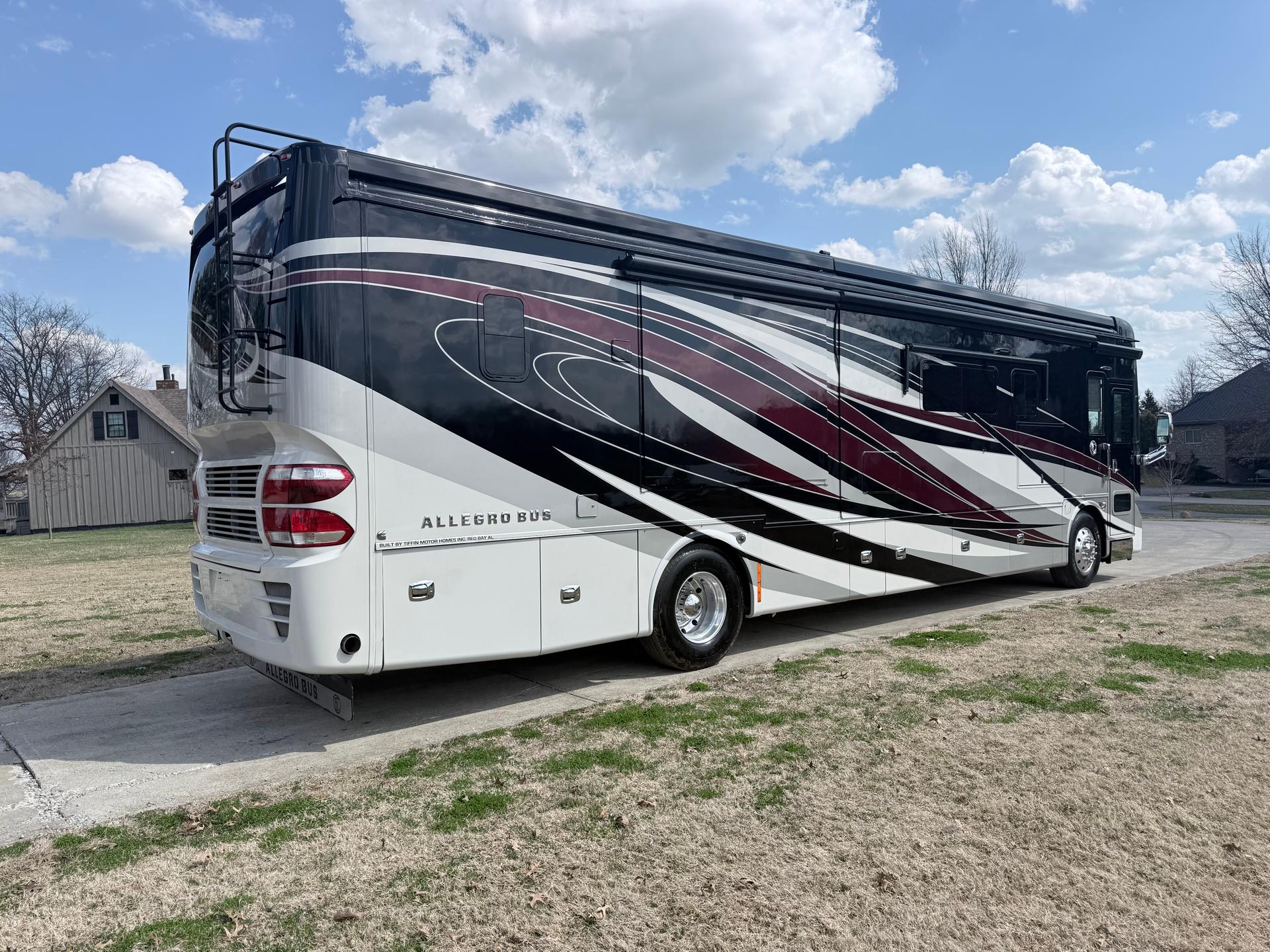 2017 Tiffin Motorhomes 2017 Tiffin Motorhomes Allegro Bus - thumbnail 6