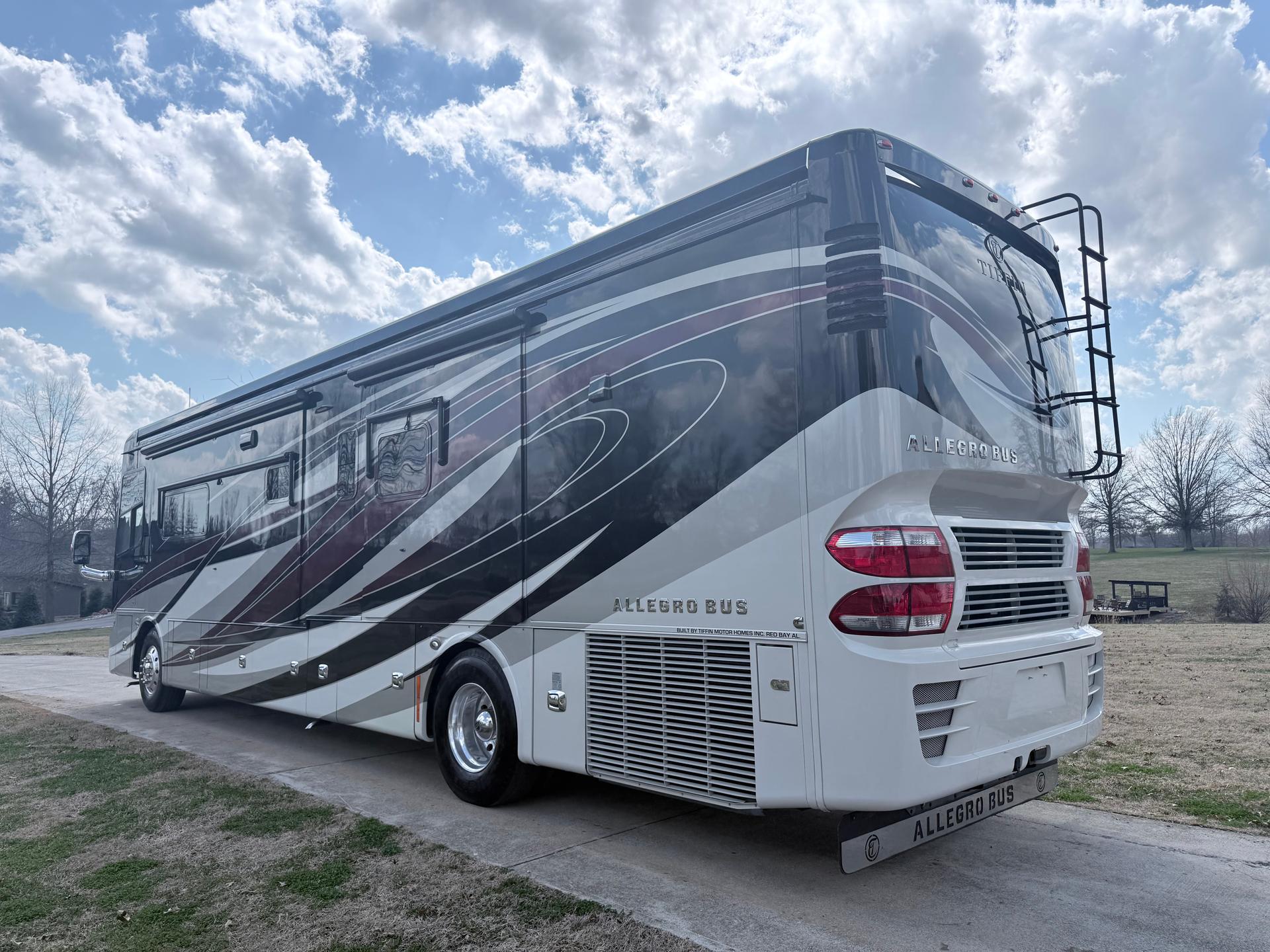 2017 Tiffin Motorhomes 2017 Tiffin Motorhomes Allegro Bus - thumbnail 8