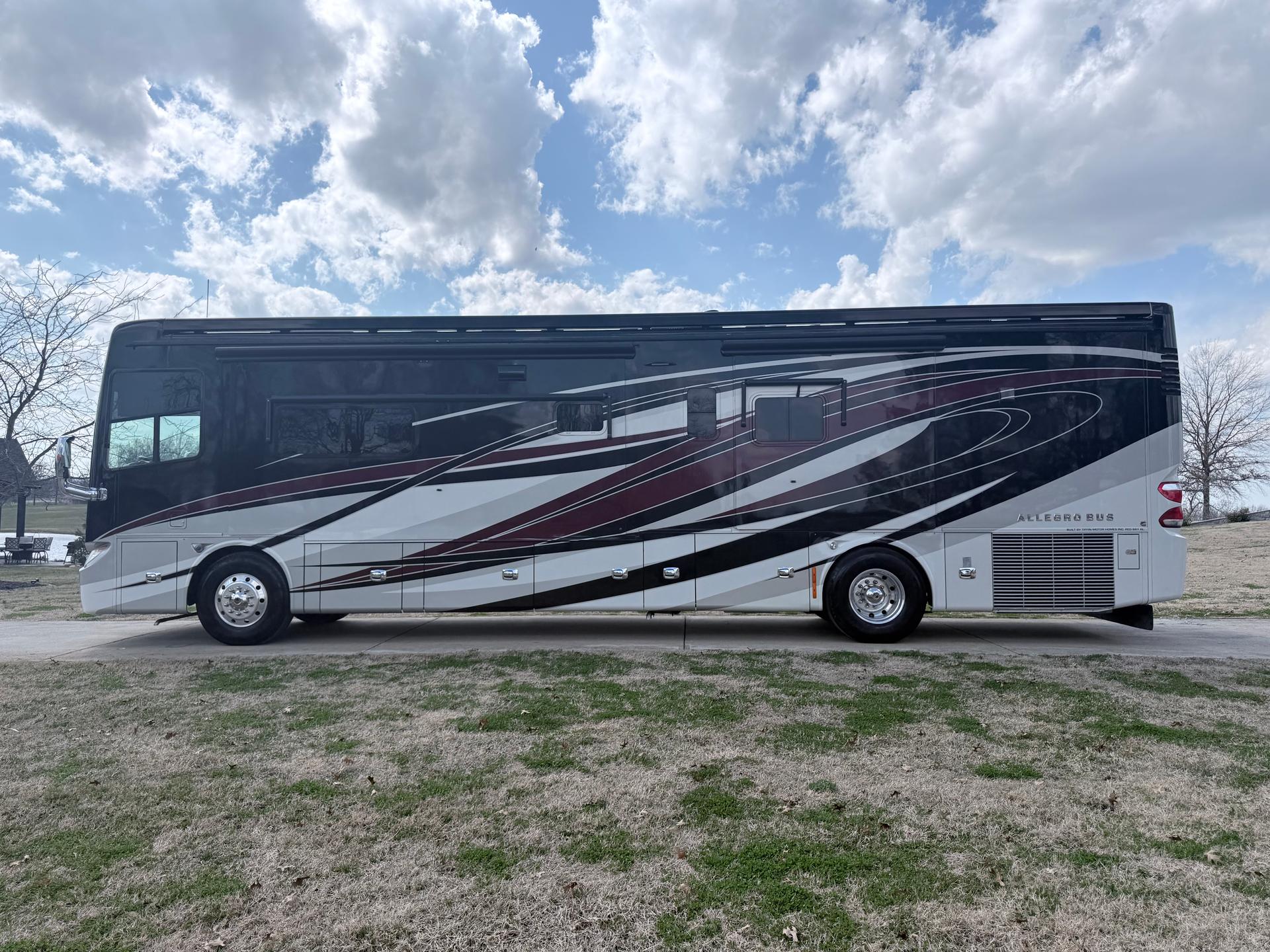 2017 Tiffin Motorhomes 2017 Tiffin Motorhomes Allegro Bus - thumbnail 9