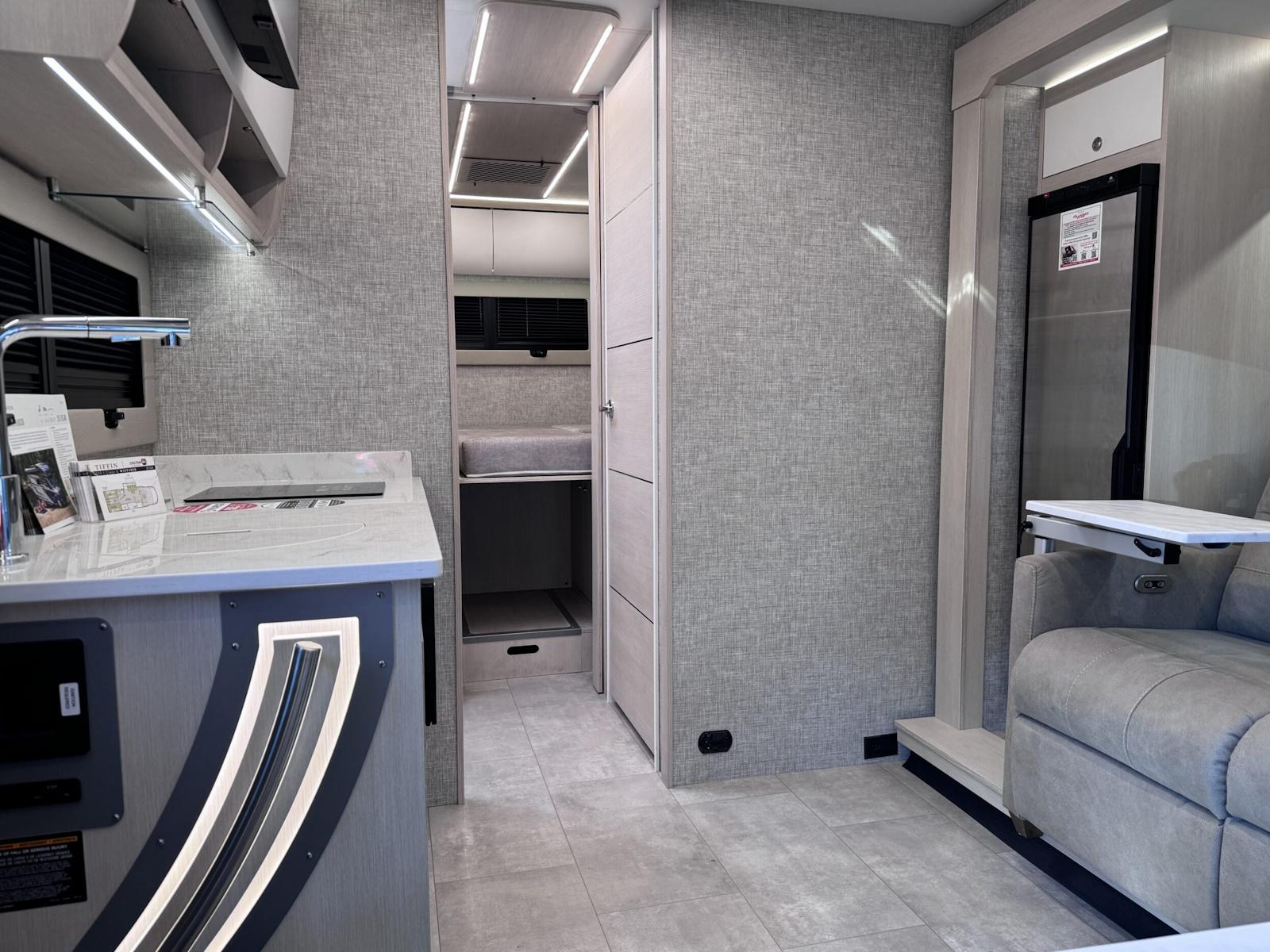 2026 Tiffin Motorhomes 2026 Tiffin Motorhomes Wayfarer - thumbnail 13
