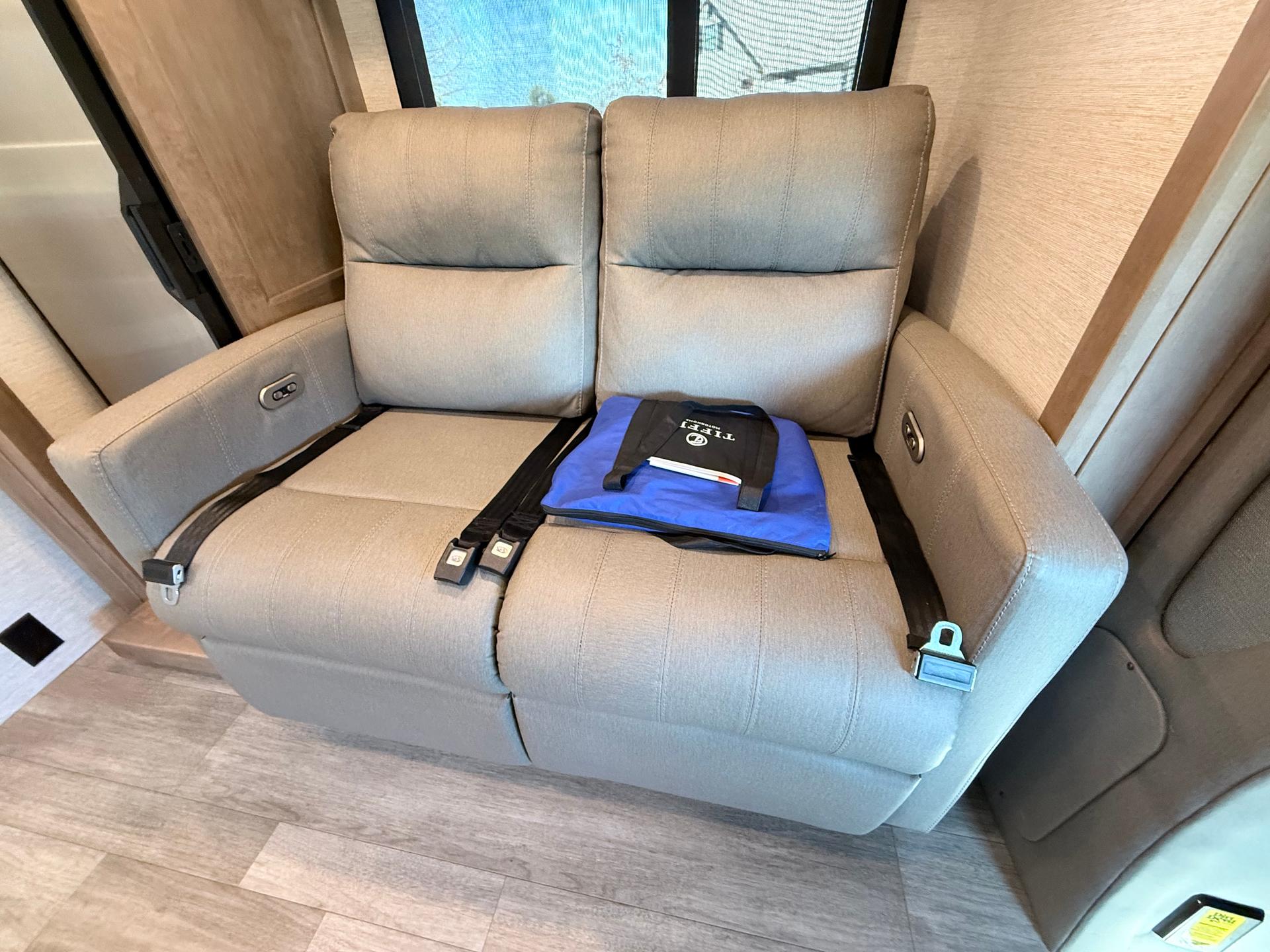 2023 Tiffin Motorhomes 2023 Tiffin Motorhomes Wayfarer - thumbnail 14