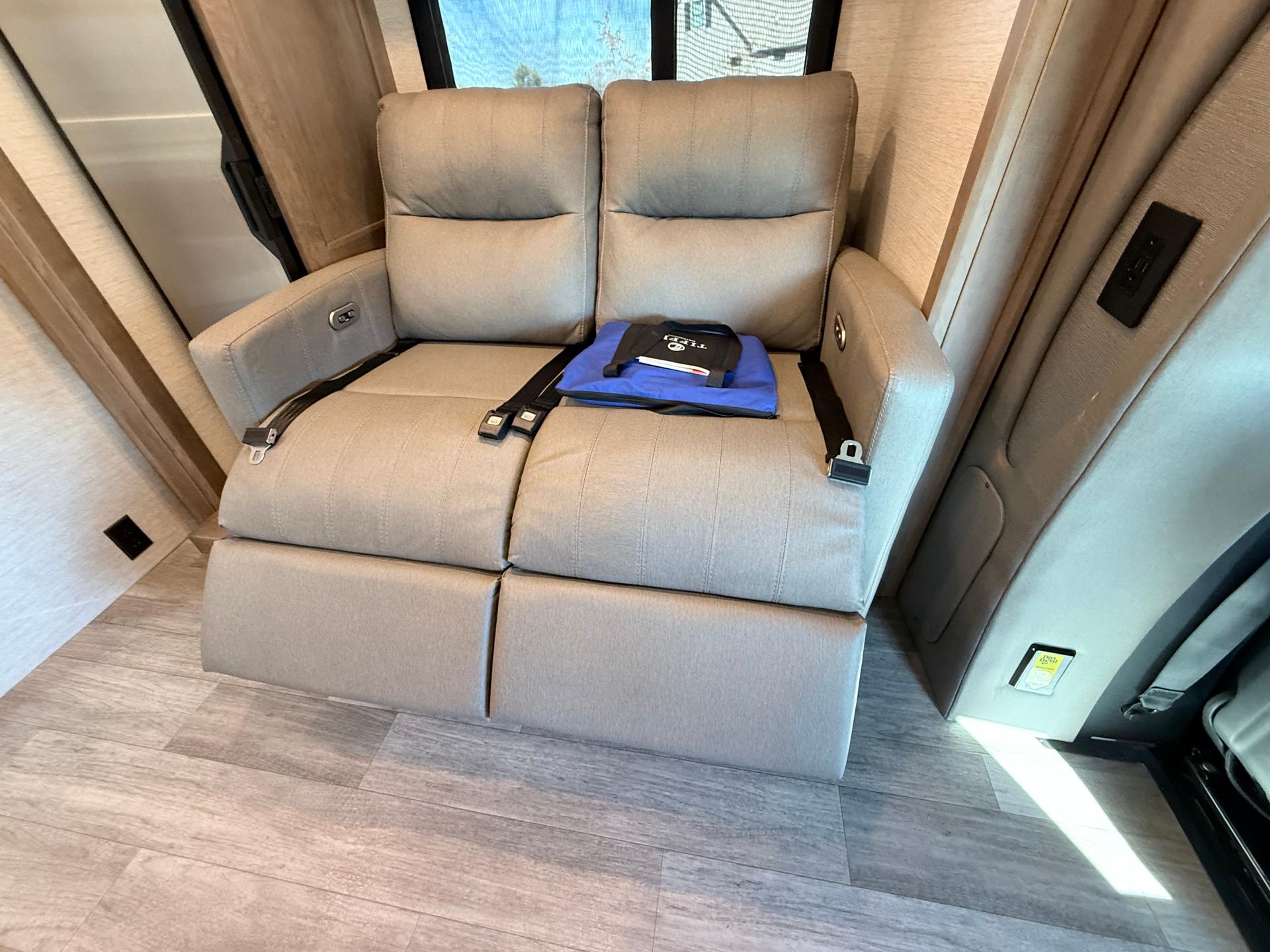 2023 Tiffin Motorhomes 2023 Tiffin Motorhomes Wayfarer - thumbnail 15