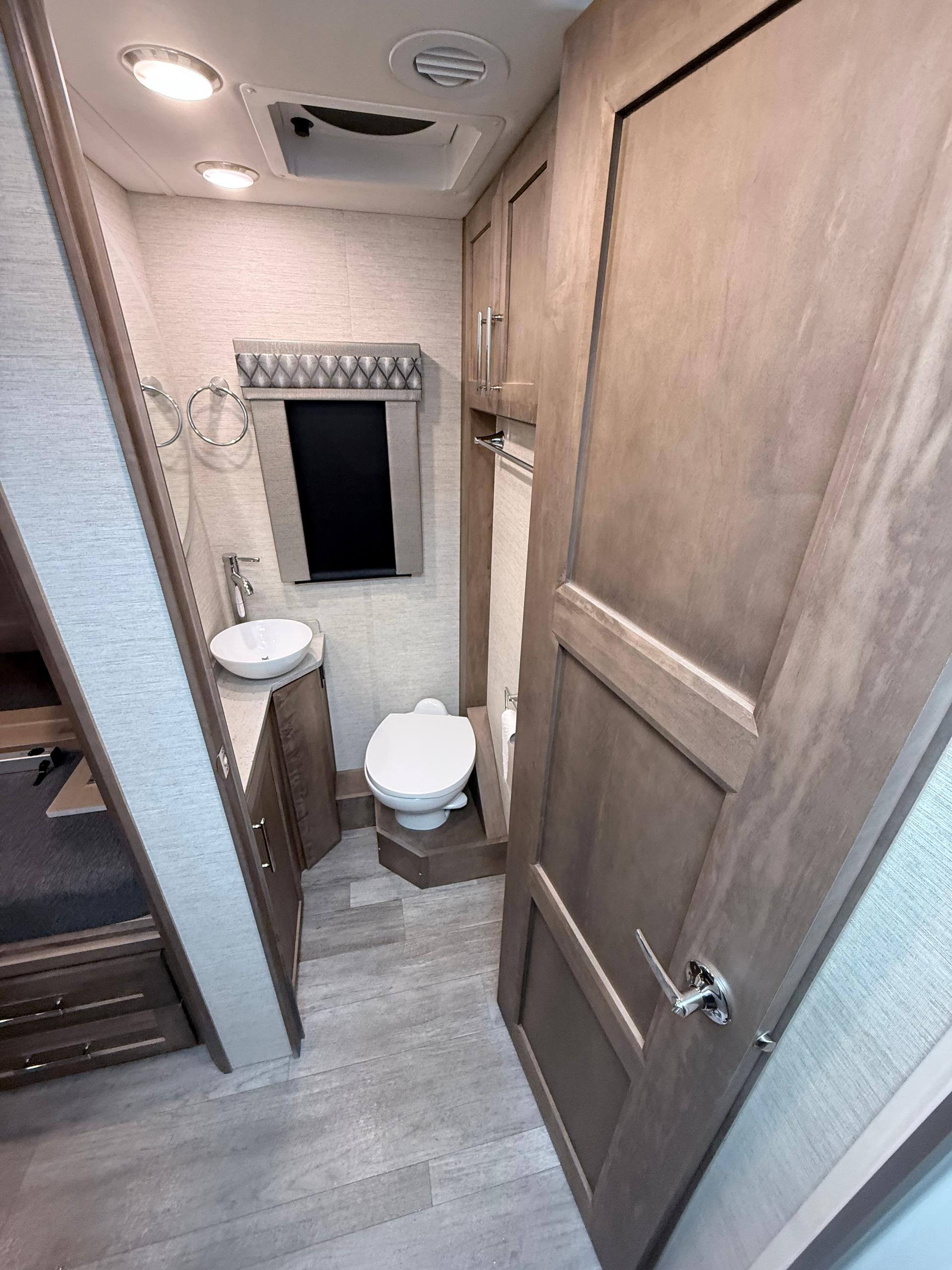 2023 Tiffin Motorhomes 2023 Tiffin Motorhomes Wayfarer - thumbnail 19
