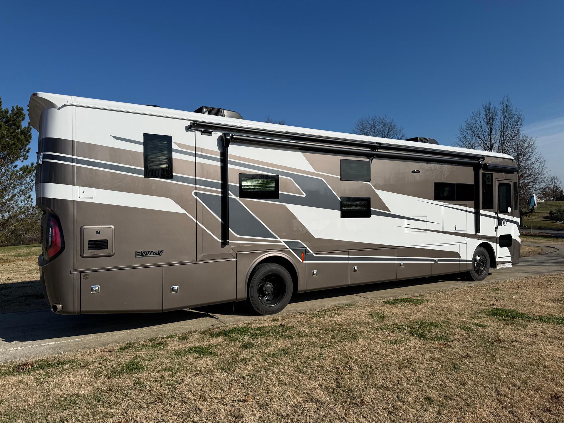 2026 Tiffin Motorhomes 2026 Tiffin Motorhomes Byway - thumbnail 4