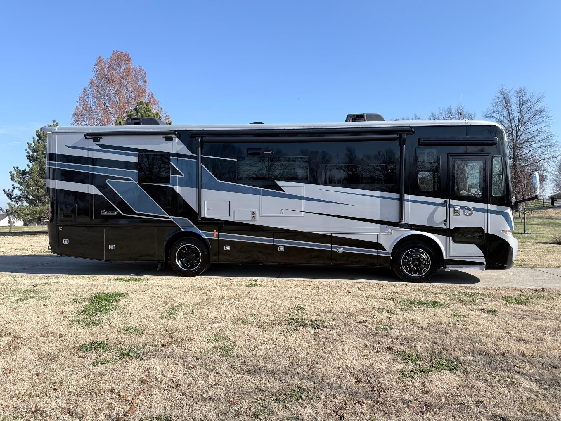 2026 Tiffin Motorhomes 2026 Tiffin Motorhomes Byway - thumbnail 3