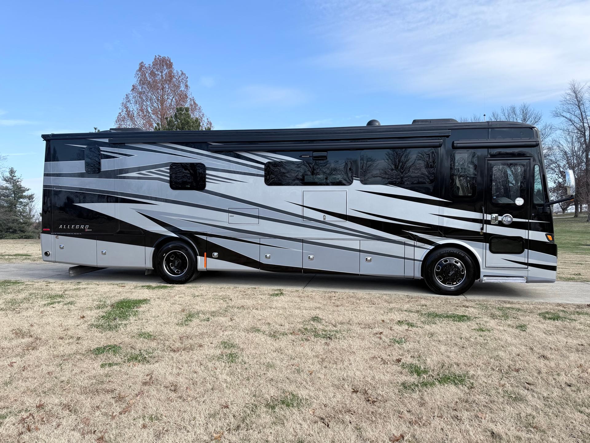 2026 Tiffin Motorhomes 2026 Tiffin Motorhomes Allegro Red - thumbnail 3