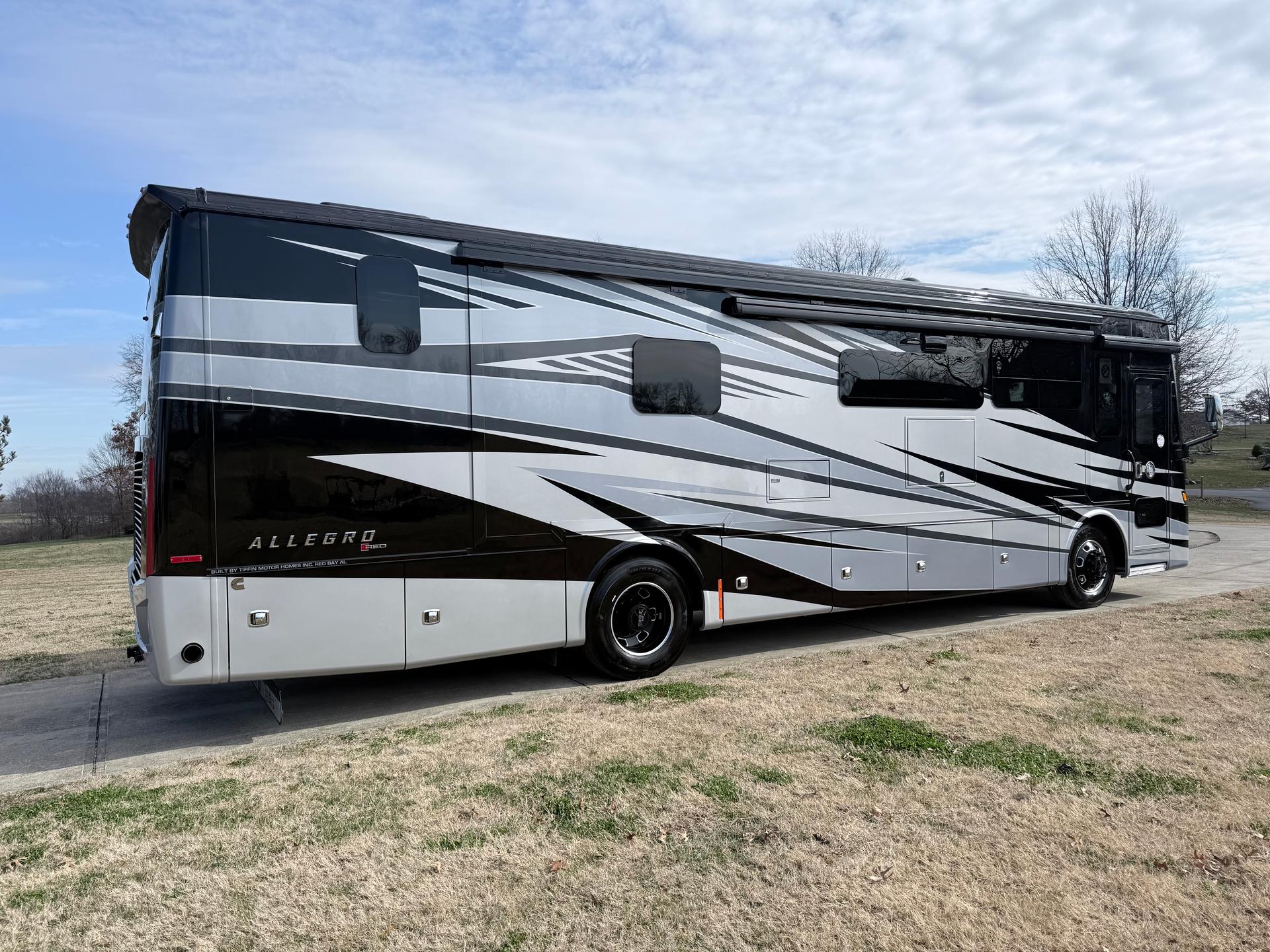 2026 Tiffin Motorhomes 2026 Tiffin Motorhomes Allegro Red - thumbnail 4