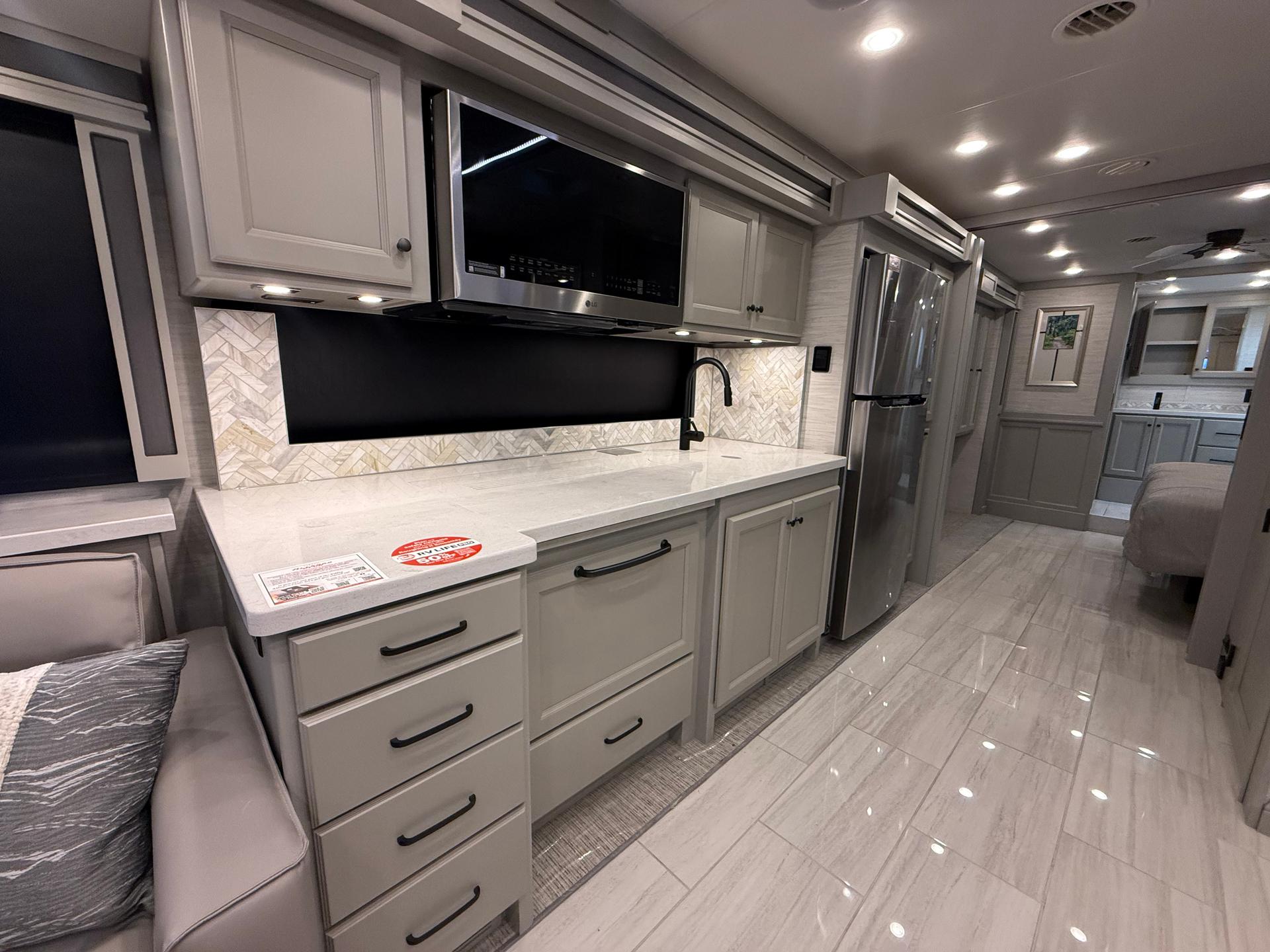 2026 Tiffin Motorhomes 2026 Tiffin Motorhomes Allegro Red - thumbnail 30